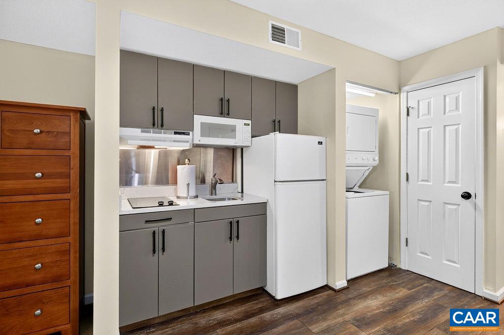 2076 STONE RIDGE CONDOS, WINTERGREEN, Virginia 22967, 1 Bedroom Bedrooms, ,1 BathroomBathrooms,Residential,2076 STONE RIDGE CONDOS,681303 MLS # 681303 2076 STONE RIDGE CONDOS, WINTERGREEN, Virginia 22967, 1 Bedroom Bedrooms, ,1 BathroomBathrooms,Residential,2076 STONE RIDGE CONDOS,681303 MLS # 681303
