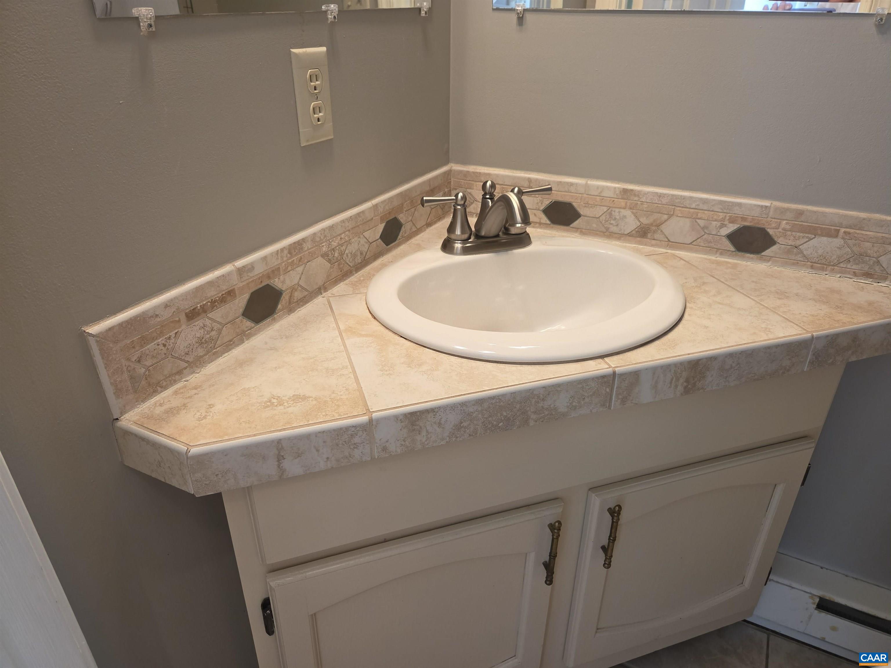 1636 GARDEN CT, CHARLOTTESVILLE, Virginia 22902, 2 Bedrooms Bedrooms, ,2 BathroomsBathrooms,Residential,1636 GARDEN CT,681304 MLS # 681304