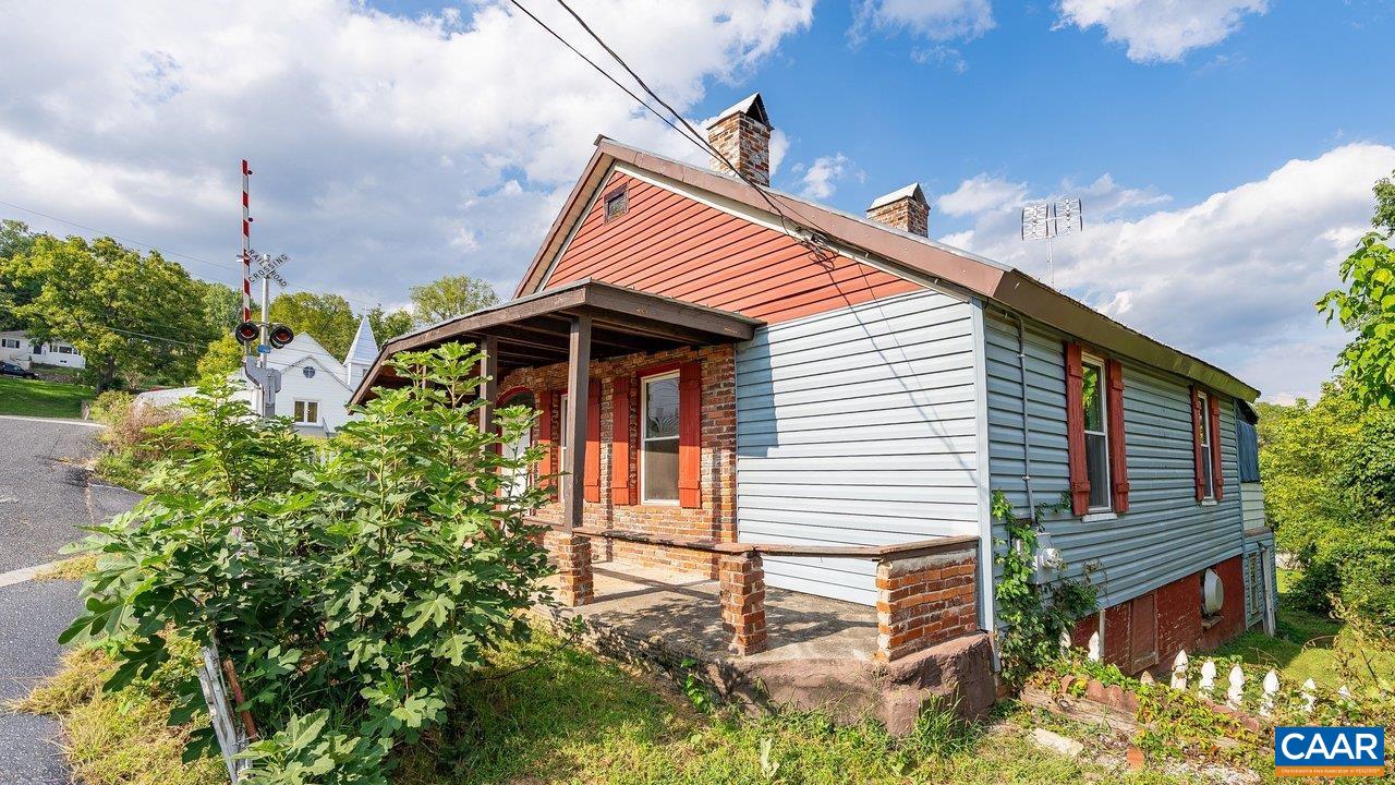 401 BOWLING ST, STAUNTON, Virginia 24401, 2 Bedrooms Bedrooms, ,2 BathroomsBathrooms,Residential,401 BOWLING ST,681313 MLS # 681313 401 BOWLING ST, STAUNTON, Virginia 24401, 2 Bedrooms Bedrooms, ,2 BathroomsBathrooms,Residential,401 BOWLING ST,681313 MLS # 681313