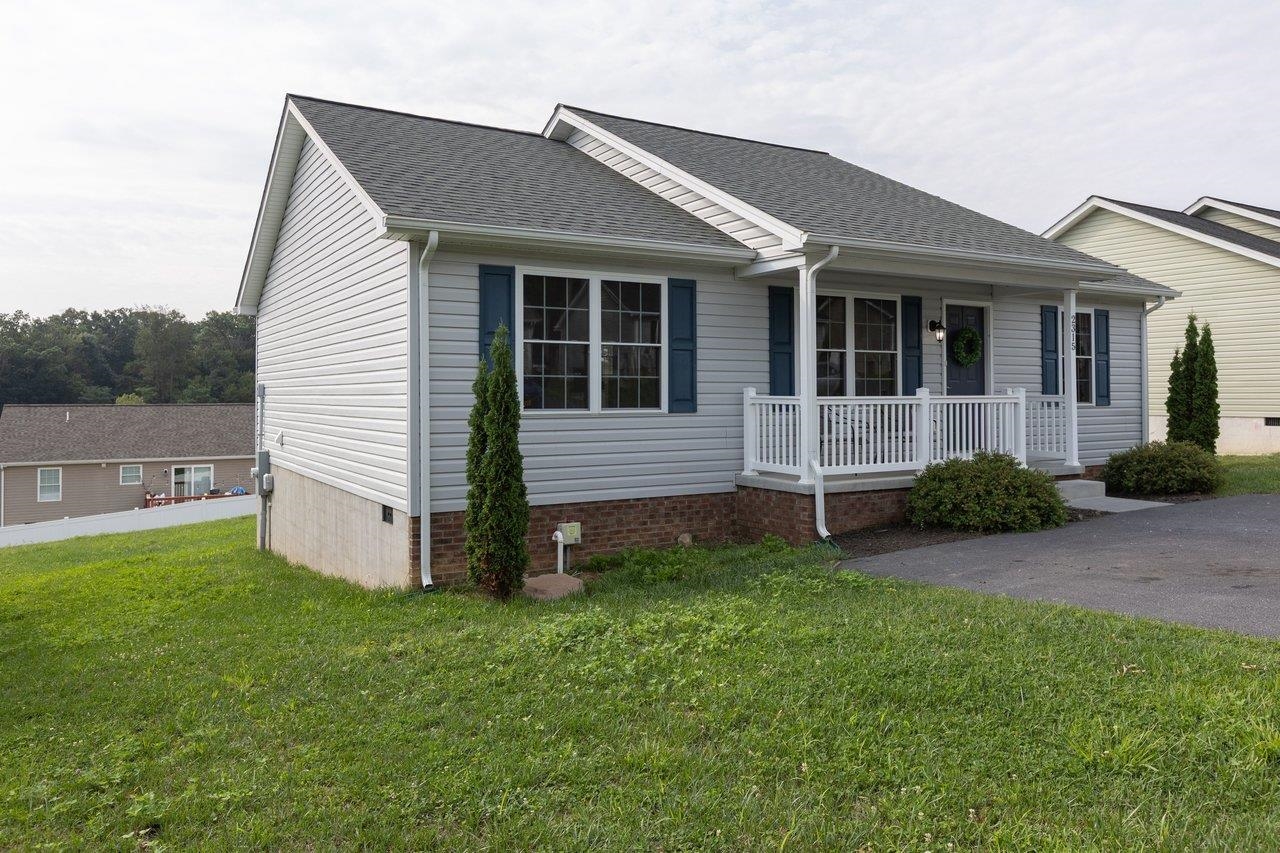2315 WHITESTONE DR, ROCKINGHAM, Virginia 22801, 3 Bedrooms Bedrooms, ,2 BathroomsBathrooms,Residential,2315 WHITESTONE DR,681316 MLS # 681316 2315 WHITESTONE DR, ROCKINGHAM, Virginia 22801, 3 Bedrooms Bedrooms, ,2 BathroomsBathrooms,Residential,2315 WHITESTONE DR,681316 MLS # 681316
