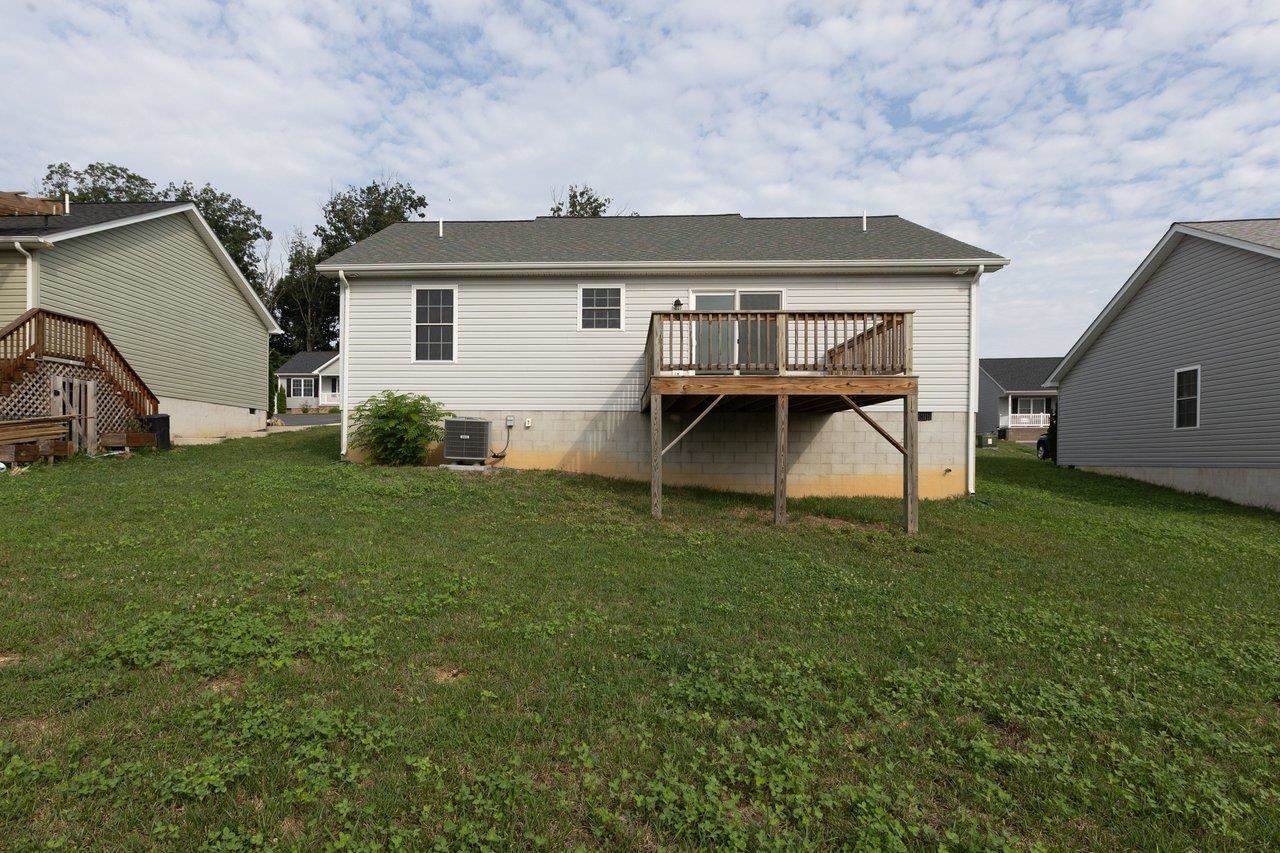 2315 WHITESTONE DR, ROCKINGHAM, Virginia 22801, 3 Bedrooms Bedrooms, ,2 BathroomsBathrooms,Residential,2315 WHITESTONE DR,681316 MLS # 681316 2315 WHITESTONE DR, ROCKINGHAM, Virginia 22801, 3 Bedrooms Bedrooms, ,2 BathroomsBathrooms,Residential,2315 WHITESTONE DR,681316 MLS # 681316