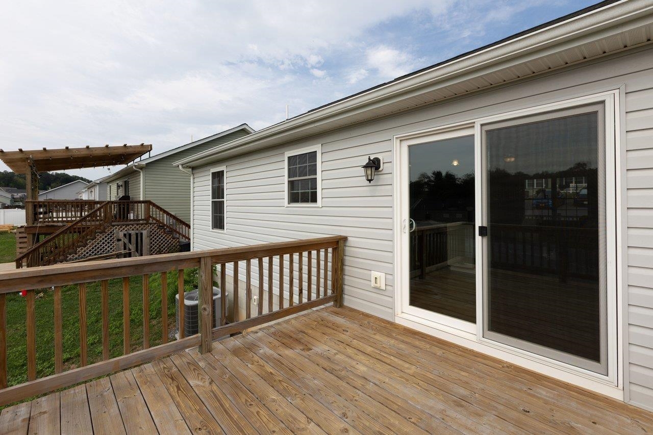 2315 WHITESTONE DR, ROCKINGHAM, Virginia 22801, 3 Bedrooms Bedrooms, ,2 BathroomsBathrooms,Residential,2315 WHITESTONE DR,681316 MLS # 681316 2315 WHITESTONE DR, ROCKINGHAM, Virginia 22801, 3 Bedrooms Bedrooms, ,2 BathroomsBathrooms,Residential,2315 WHITESTONE DR,681316 MLS # 681316