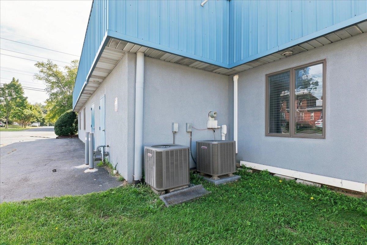 991 CHICAGO AVE, HARRISONBURG, Virginia 22802, ,Commercial,991 CHICAGO AVE,681320 MLS # 681320