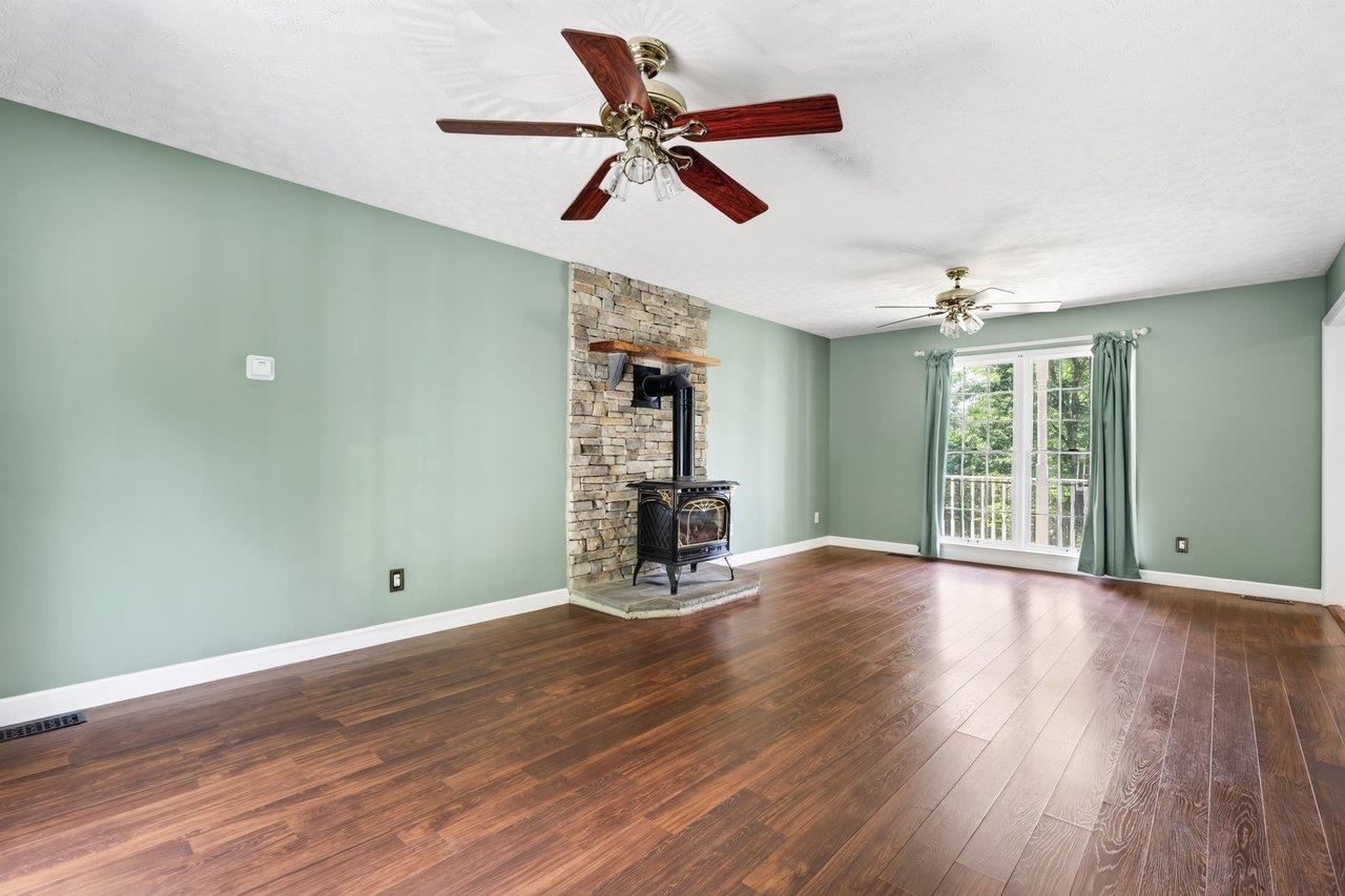 19806 HUCKLEBERRY RD, ELKTON, Virginia 22827, 3 Bedrooms Bedrooms, ,2 BathroomsBathrooms,Residential,19806 HUCKLEBERRY RD,681336 MLS # 681336