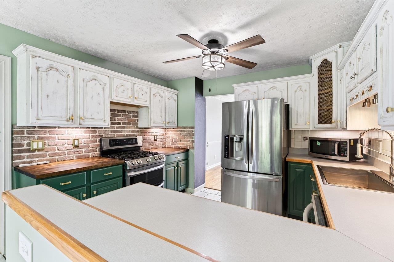 19806 HUCKLEBERRY RD, ELKTON, Virginia 22827, 3 Bedrooms Bedrooms, ,2 BathroomsBathrooms,Residential,19806 HUCKLEBERRY RD,681336 MLS # 681336