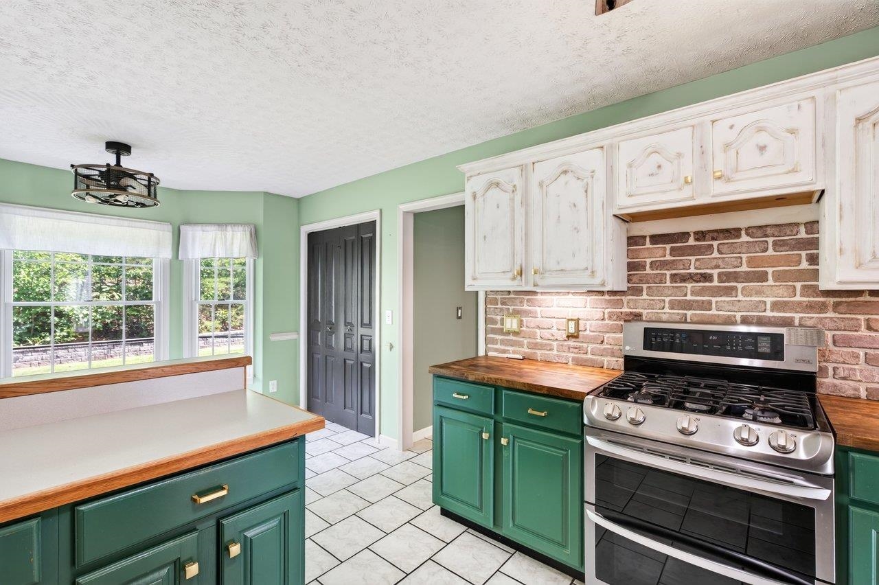 19806 HUCKLEBERRY RD, ELKTON, Virginia 22827, 3 Bedrooms Bedrooms, ,2 BathroomsBathrooms,Residential,19806 HUCKLEBERRY RD,681336 MLS # 681336