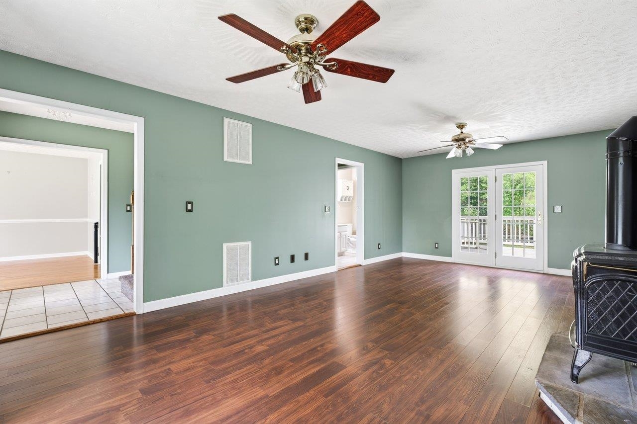 19806 HUCKLEBERRY RD, ELKTON, Virginia 22827, 3 Bedrooms Bedrooms, ,2 BathroomsBathrooms,Residential,19806 HUCKLEBERRY RD,681336 MLS # 681336