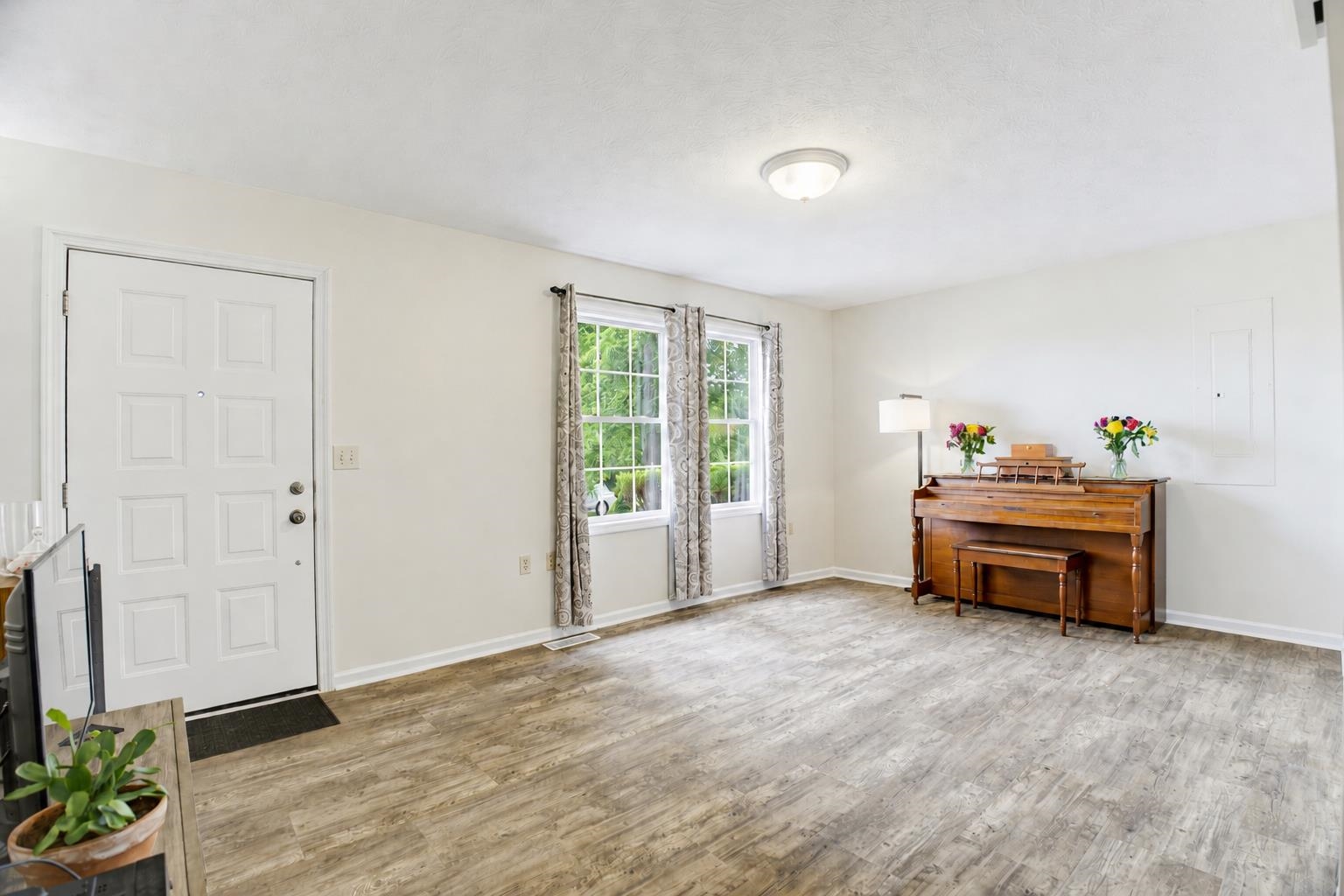 1412 C ST, WAYNESBORO, Virginia 22980, 4 Bedrooms Bedrooms, ,2 BathroomsBathrooms,Residential,1412 C ST,681348 MLS # 681348 1412 C ST, WAYNESBORO, Virginia 22980, 4 Bedrooms Bedrooms, ,2 BathroomsBathrooms,Residential,1412 C ST,681348 MLS # 681348
