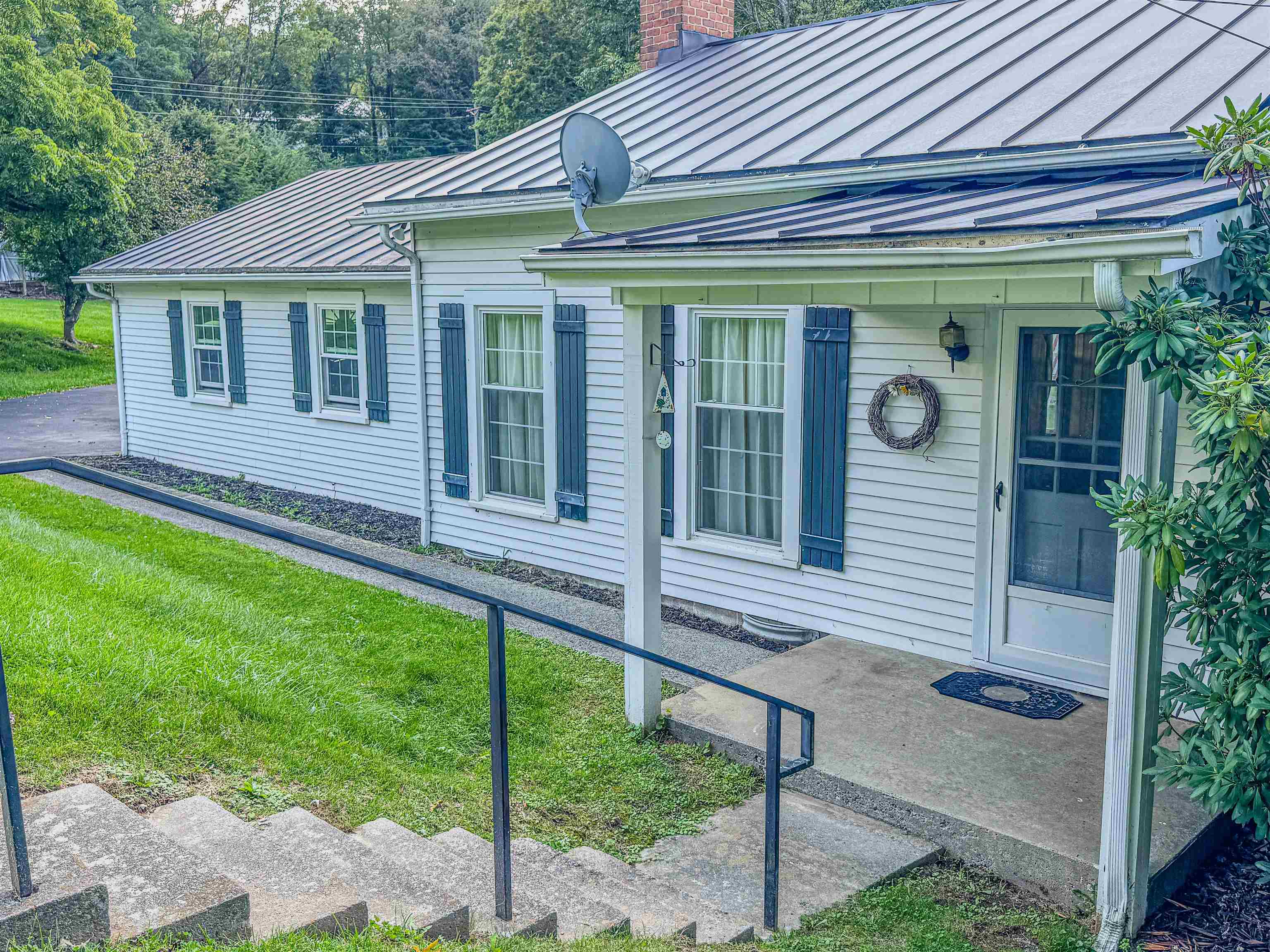 5290 SAM SNEAD HWY, HOT SPRINGS, Virginia 24445, 3 Bedrooms Bedrooms, ,1 BathroomBathrooms,Residential,5290 SAM SNEAD HWY,681355 MLS # 681355 5290 SAM SNEAD HWY, HOT SPRINGS, Virginia 24445, 3 Bedrooms Bedrooms, ,1 BathroomBathrooms,Residential,5290 SAM SNEAD HWY,681355 MLS # 681355