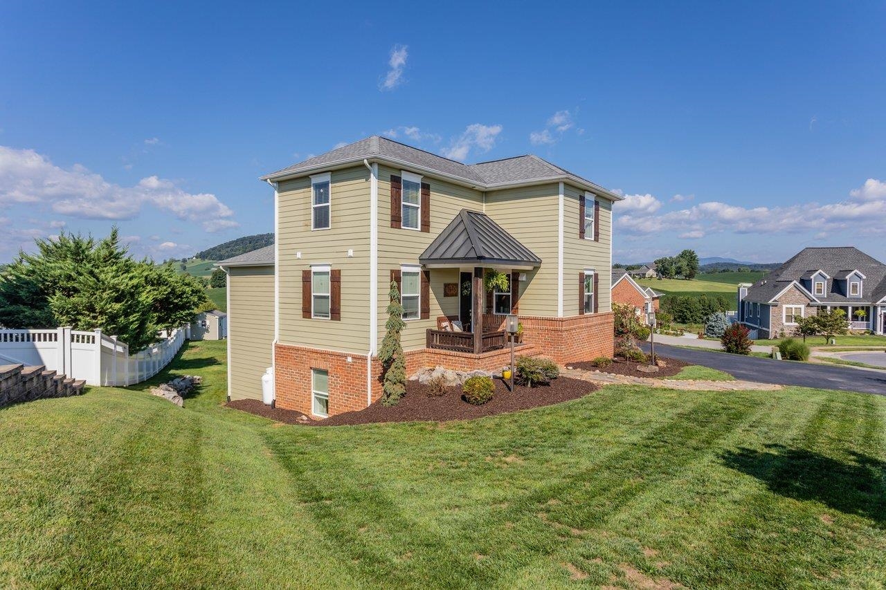 3525 WHITE OAK DR, ROCKINGHAM, Virginia 22801, 5 Bedrooms Bedrooms, ,3 BathroomsBathrooms,Residential,3525 WHITE OAK DR,681193 MLS # 681193