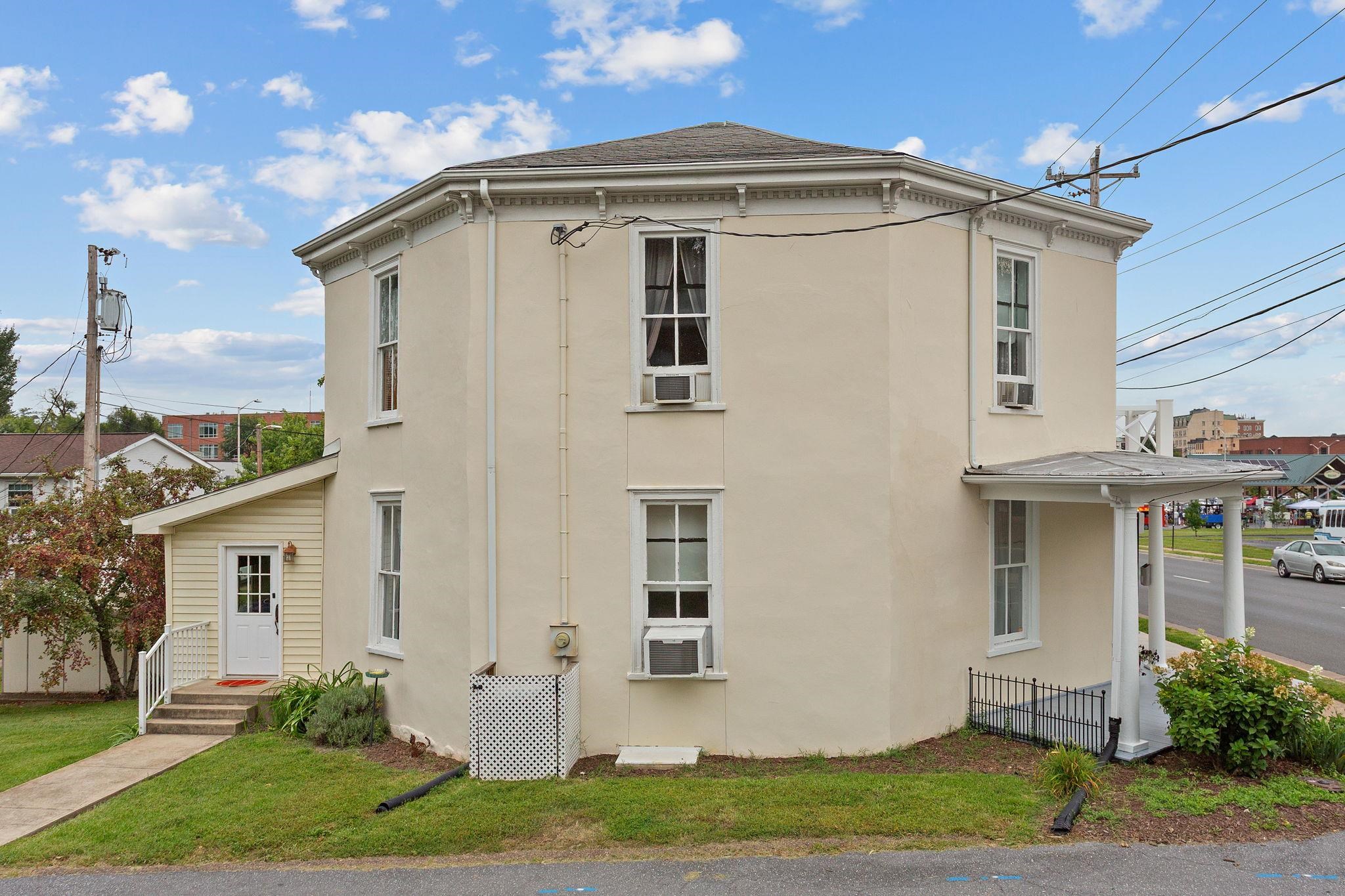 271 S LIBERTY ST, HARRISONBURG, Virginia 22801, 4 Bedrooms Bedrooms, ,2 BathroomsBathrooms,Residential,Quadrant 4 WS S Liberty St,271 S LIBERTY ST,681361 MLS # 681361