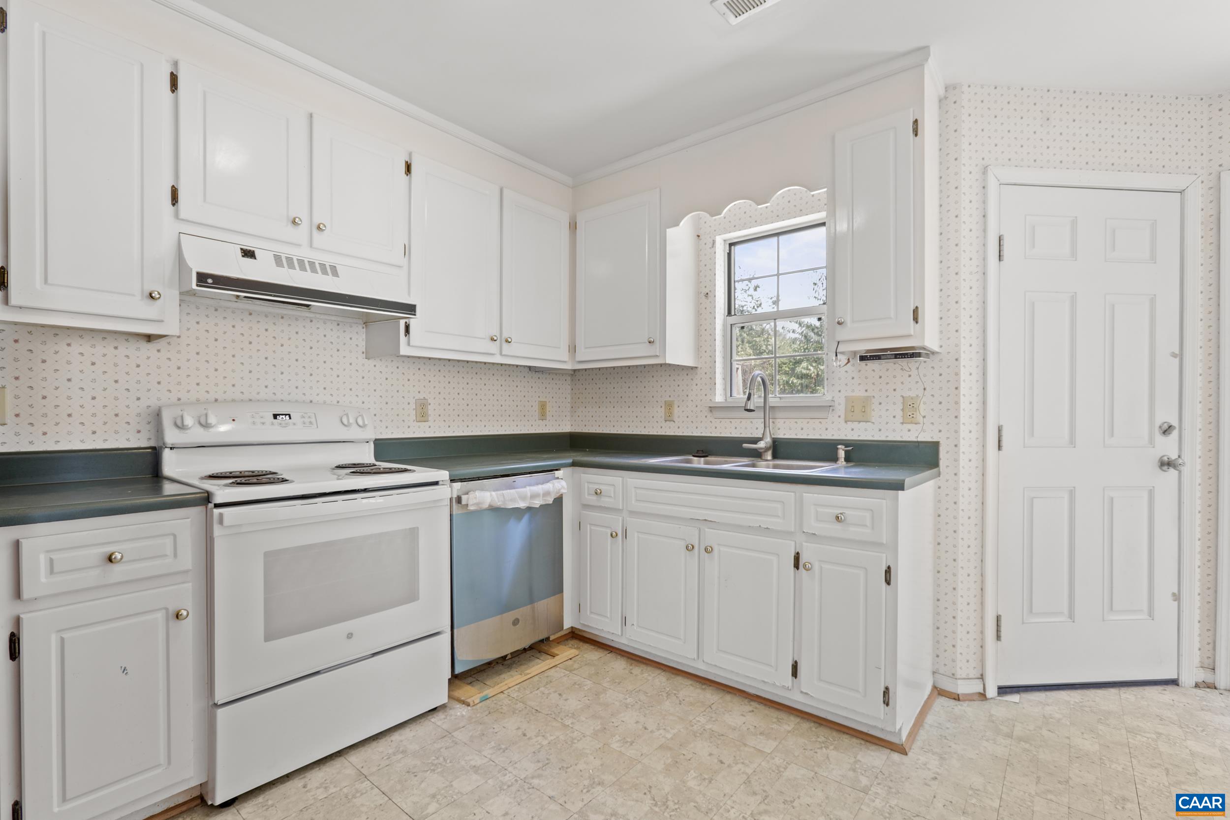 2328 AUSTIN DR, CHARLOTTESVILLE, Virginia 22911, 3 Bedrooms Bedrooms, ,2 BathroomsBathrooms,Residential,2328 AUSTIN DR,681367 MLS # 681367 2328 AUSTIN DR, CHARLOTTESVILLE, Virginia 22911, 3 Bedrooms Bedrooms, ,2 BathroomsBathrooms,Residential,2328 AUSTIN DR,681367 MLS # 681367