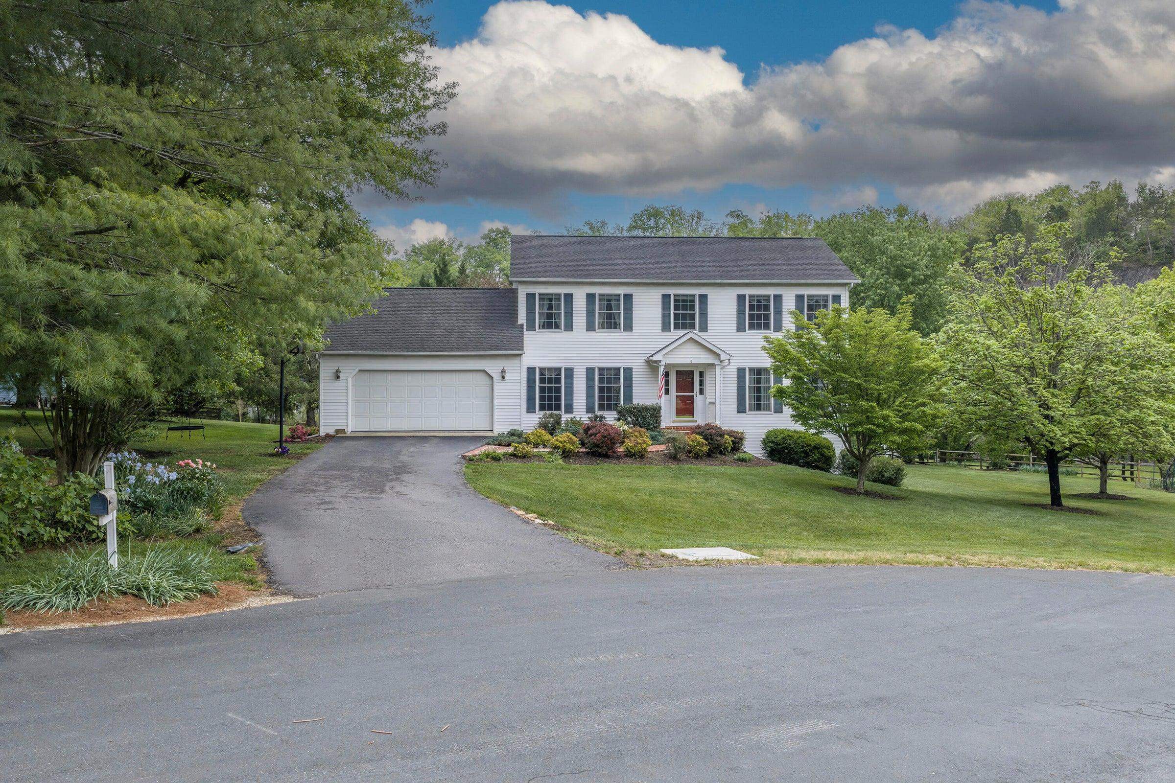 3 River Place sits on a quiet cul de sac in the desirable, family-friendly Maury Cliffs Subdivision. 3 River Place sits on a quiet cul de sac in the desirable, family-friendly Maury Cliffs Subdivision.