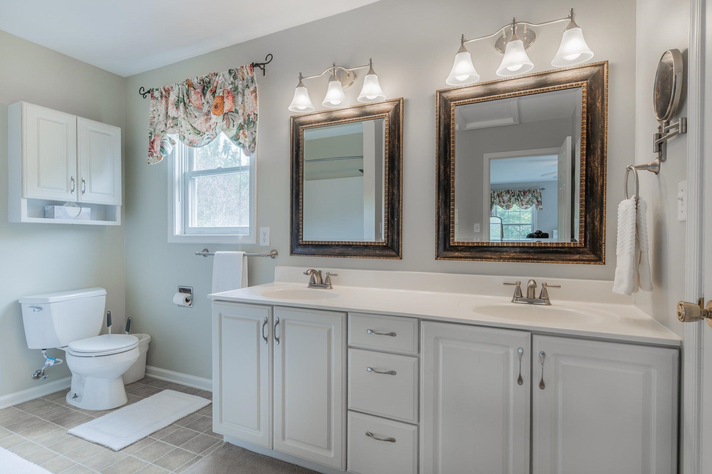 Master Bath offers two spacious areas. Master Bath offers two spacious areas.