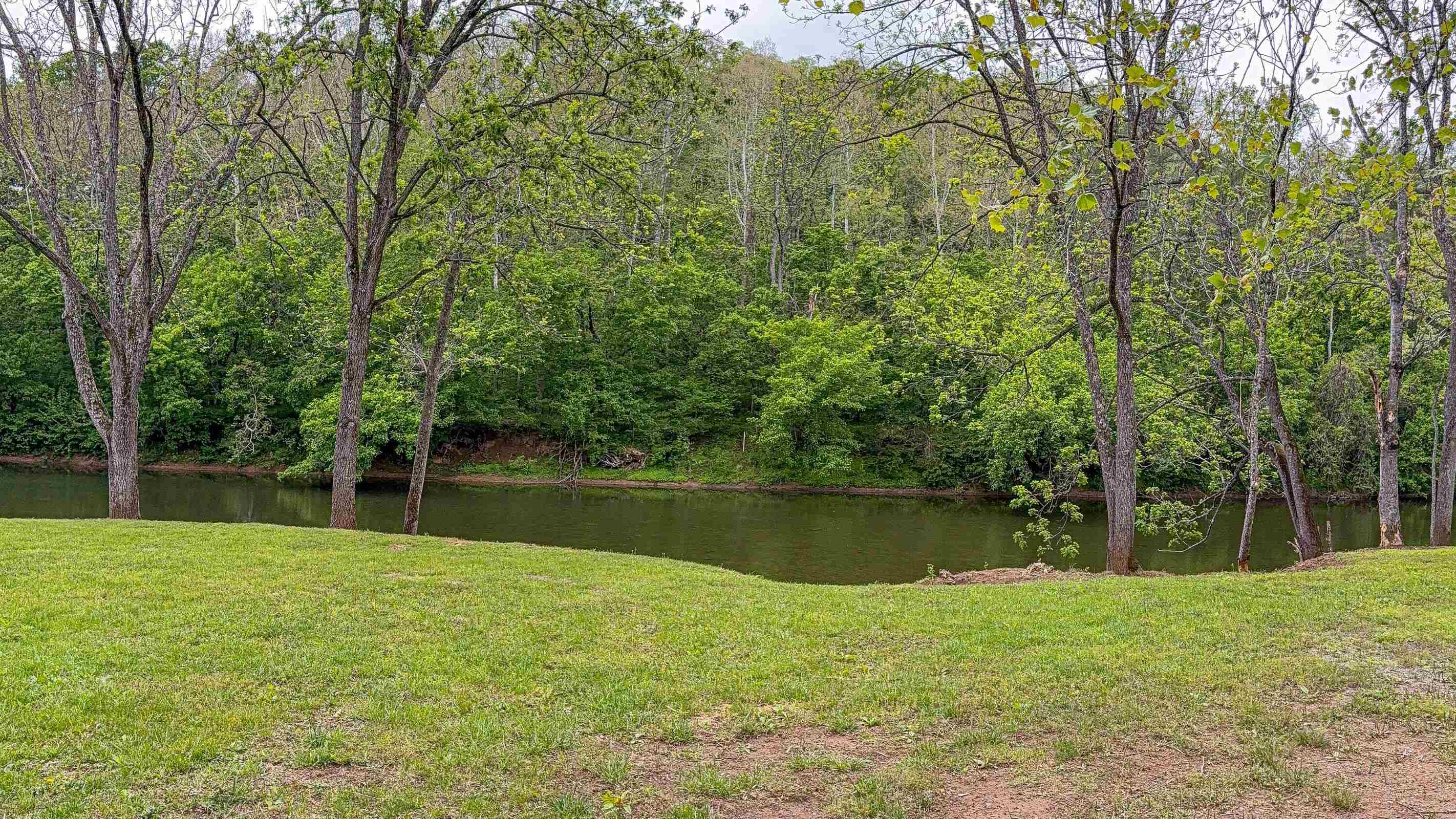 Enjoy community access to the Maury River. Enjoy community access to the Maury River.