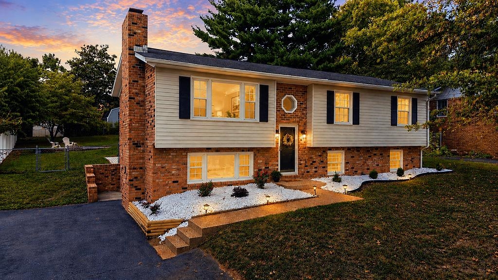 114 MILL STONE DR, VERONA, Virginia 24482, 4 Bedrooms Bedrooms, ,3 BathroomsBathrooms,Residential,114 MILL STONE DR,681390 MLS # 681390 114 MILL STONE DR, VERONA, Virginia 24482, 4 Bedrooms Bedrooms, ,3 BathroomsBathrooms,Residential,114 MILL STONE DR,681390 MLS # 681390