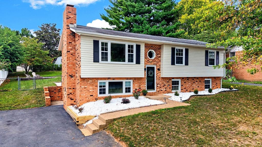 114 MILL STONE DR, VERONA, Virginia 24482, 4 Bedrooms Bedrooms, ,3 BathroomsBathrooms,Residential,114 MILL STONE DR,681390 MLS # 681390 114 MILL STONE DR, VERONA, Virginia 24482, 4 Bedrooms Bedrooms, ,3 BathroomsBathrooms,Residential,114 MILL STONE DR,681390 MLS # 681390