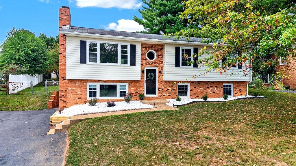 114 MILL STONE DR, VERONA, Virginia 24482, 4 Bedrooms Bedrooms, ,3 BathroomsBathrooms,Residential,114 MILL STONE DR,681390 MLS # 681390 114 MILL STONE DR, VERONA, Virginia 24482, 4 Bedrooms Bedrooms, ,3 BathroomsBathrooms,Residential,114 MILL STONE DR,681390 MLS # 681390