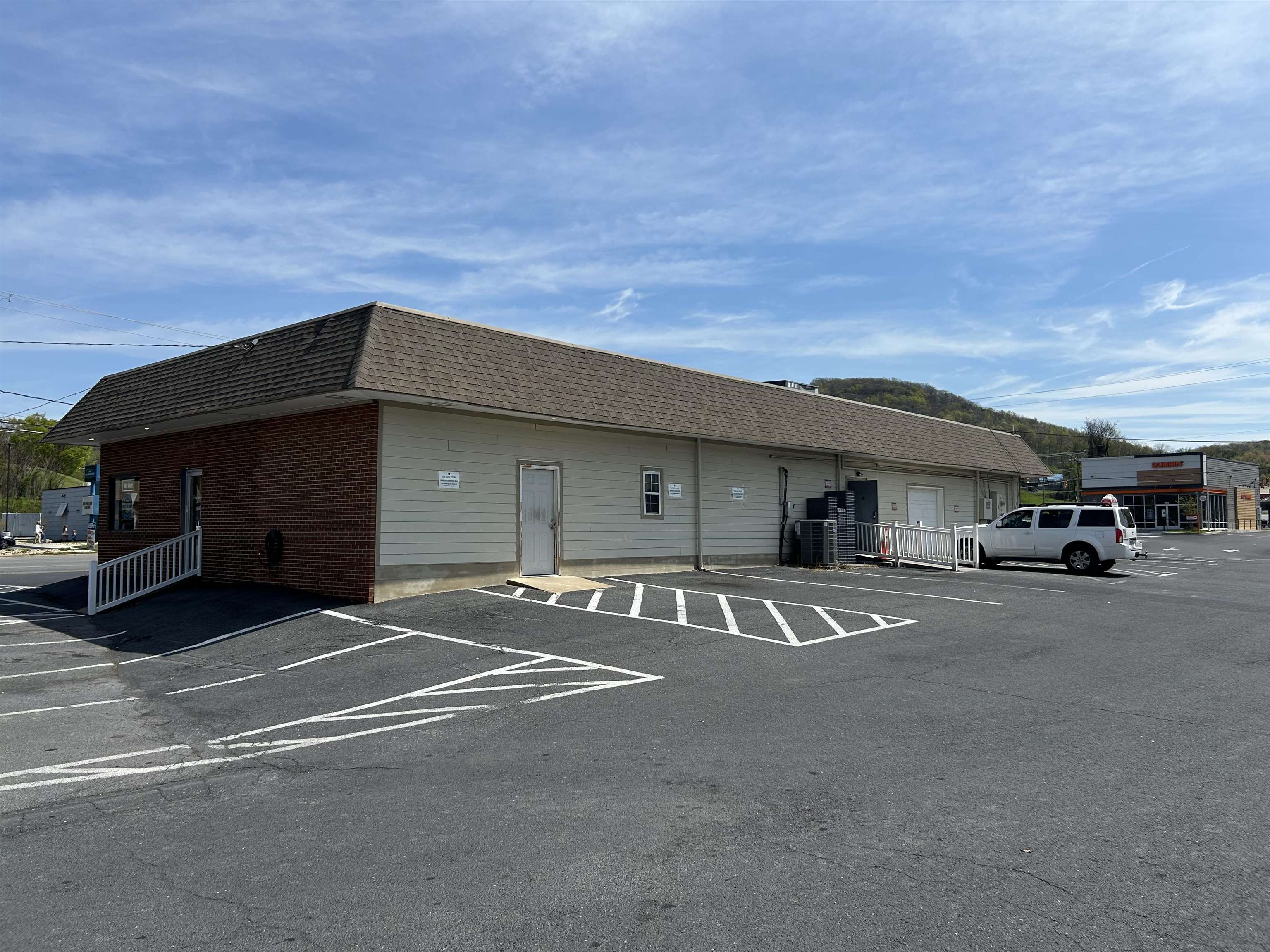 644 GREENVILLE AVE, STAUNTON, Virginia 24401, ,Commercial,644 GREENVILLE AVE,681420 MLS # 681420 644 GREENVILLE AVE, STAUNTON, Virginia 24401, ,Commercial,644 GREENVILLE AVE,681420 MLS # 681420
