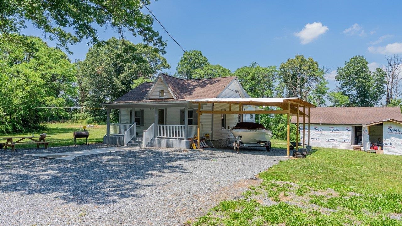 1200 WAHNONA AVE, SHENANDOAH, Virginia 22849, 3 Bedrooms Bedrooms, ,1 BathroomBathrooms,Residential,1200 WAHNONA AVE,679272 MLS # 679272 1200 WAHNONA AVE, SHENANDOAH, Virginia 22849, 3 Bedrooms Bedrooms, ,1 BathroomBathrooms,Residential,1200 WAHNONA AVE,679272 MLS # 679272