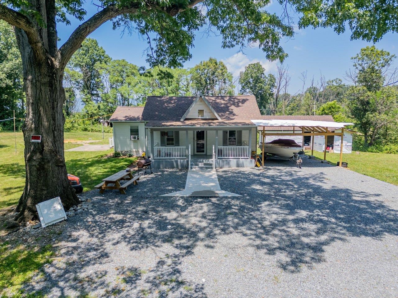 1200 WAHNONA AVE, SHENANDOAH, Virginia 22849, 3 Bedrooms Bedrooms, ,1 BathroomBathrooms,Residential,1200 WAHNONA AVE,679272 MLS # 679272 1200 WAHNONA AVE, SHENANDOAH, Virginia 22849, 3 Bedrooms Bedrooms, ,1 BathroomBathrooms,Residential,1200 WAHNONA AVE,679272 MLS # 679272
