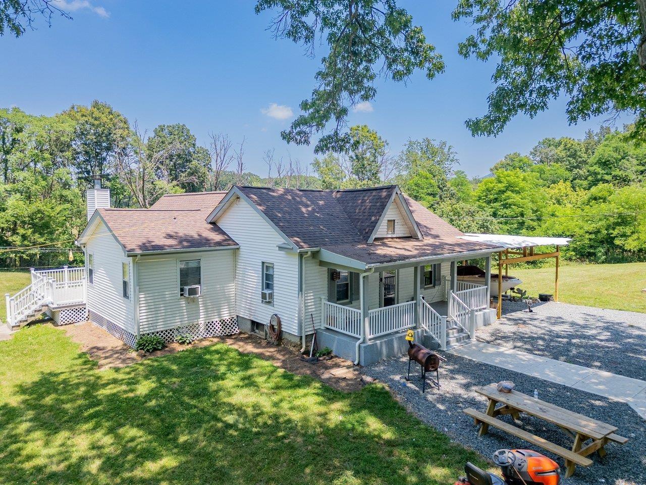 1200 WAHNONA AVE, SHENANDOAH, Virginia 22849, 3 Bedrooms Bedrooms, ,1 BathroomBathrooms,Residential,1200 WAHNONA AVE,679272 MLS # 679272 1200 WAHNONA AVE, SHENANDOAH, Virginia 22849, 3 Bedrooms Bedrooms, ,1 BathroomBathrooms,Residential,1200 WAHNONA AVE,679272 MLS # 679272