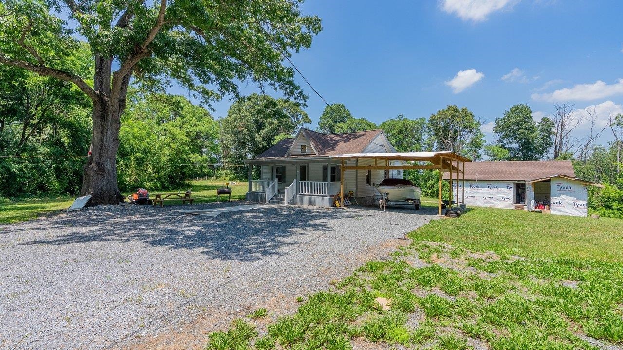 1200 WAHNONA AVE, SHENANDOAH, Virginia 22849, 3 Bedrooms Bedrooms, ,1 BathroomBathrooms,Residential,1200 WAHNONA AVE,679272 MLS # 679272 1200 WAHNONA AVE, SHENANDOAH, Virginia 22849, 3 Bedrooms Bedrooms, ,1 BathroomBathrooms,Residential,1200 WAHNONA AVE,679272 MLS # 679272