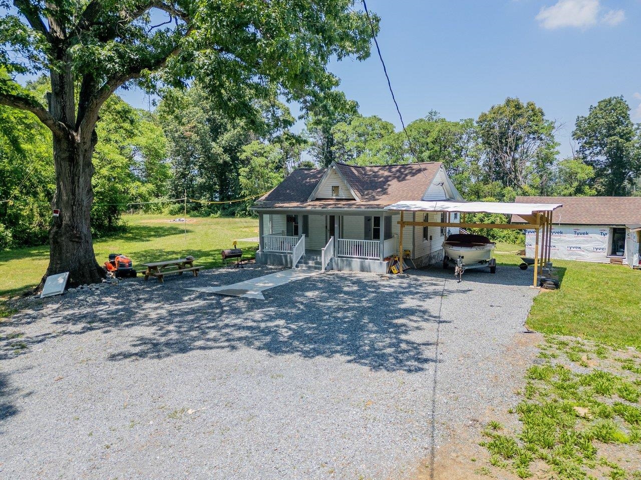 1200 WAHNONA AVE, SHENANDOAH, Virginia 22849, 3 Bedrooms Bedrooms, ,1 BathroomBathrooms,Residential,1200 WAHNONA AVE,679272 MLS # 679272 1200 WAHNONA AVE, SHENANDOAH, Virginia 22849, 3 Bedrooms Bedrooms, ,1 BathroomBathrooms,Residential,1200 WAHNONA AVE,679272 MLS # 679272