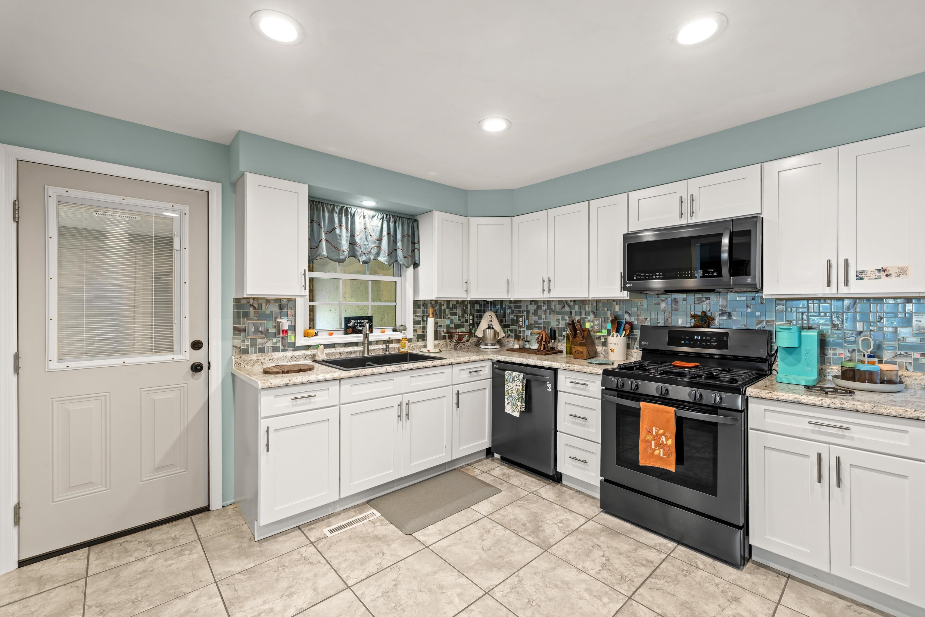 1259 HOWARDSVILLE RD, STAUNTON, Virginia 24401, 4 Bedrooms Bedrooms, ,2 BathroomsBathrooms,Residential,1259 HOWARDSVILLE RD,681418 MLS # 681418 1259 HOWARDSVILLE RD, STAUNTON, Virginia 24401, 4 Bedrooms Bedrooms, ,2 BathroomsBathrooms,Residential,1259 HOWARDSVILLE RD,681418 MLS # 681418