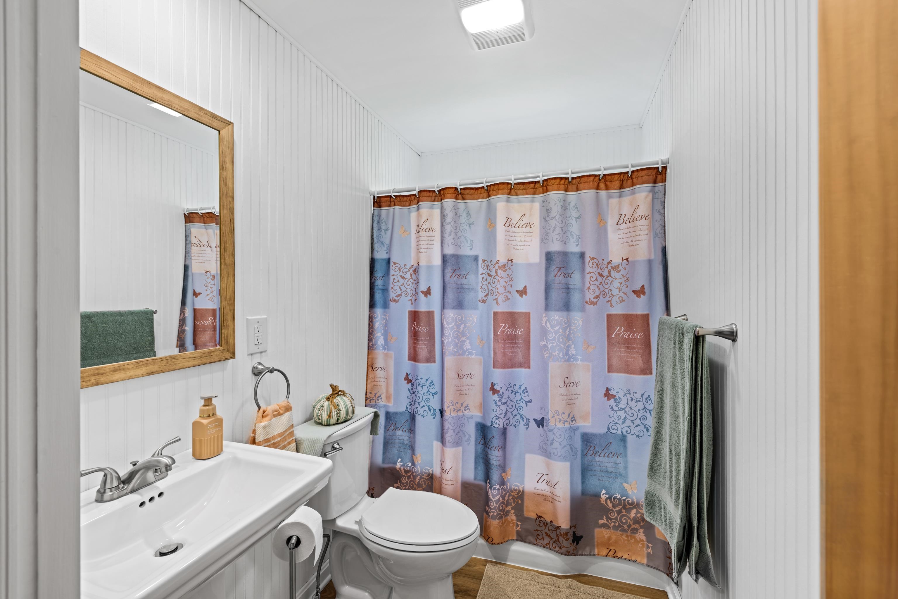 1259 HOWARDSVILLE RD, STAUNTON, Virginia 24401, 4 Bedrooms Bedrooms, ,2 BathroomsBathrooms,Residential,1259 HOWARDSVILLE RD,681418 MLS # 681418 1259 HOWARDSVILLE RD, STAUNTON, Virginia 24401, 4 Bedrooms Bedrooms, ,2 BathroomsBathrooms,Residential,1259 HOWARDSVILLE RD,681418 MLS # 681418