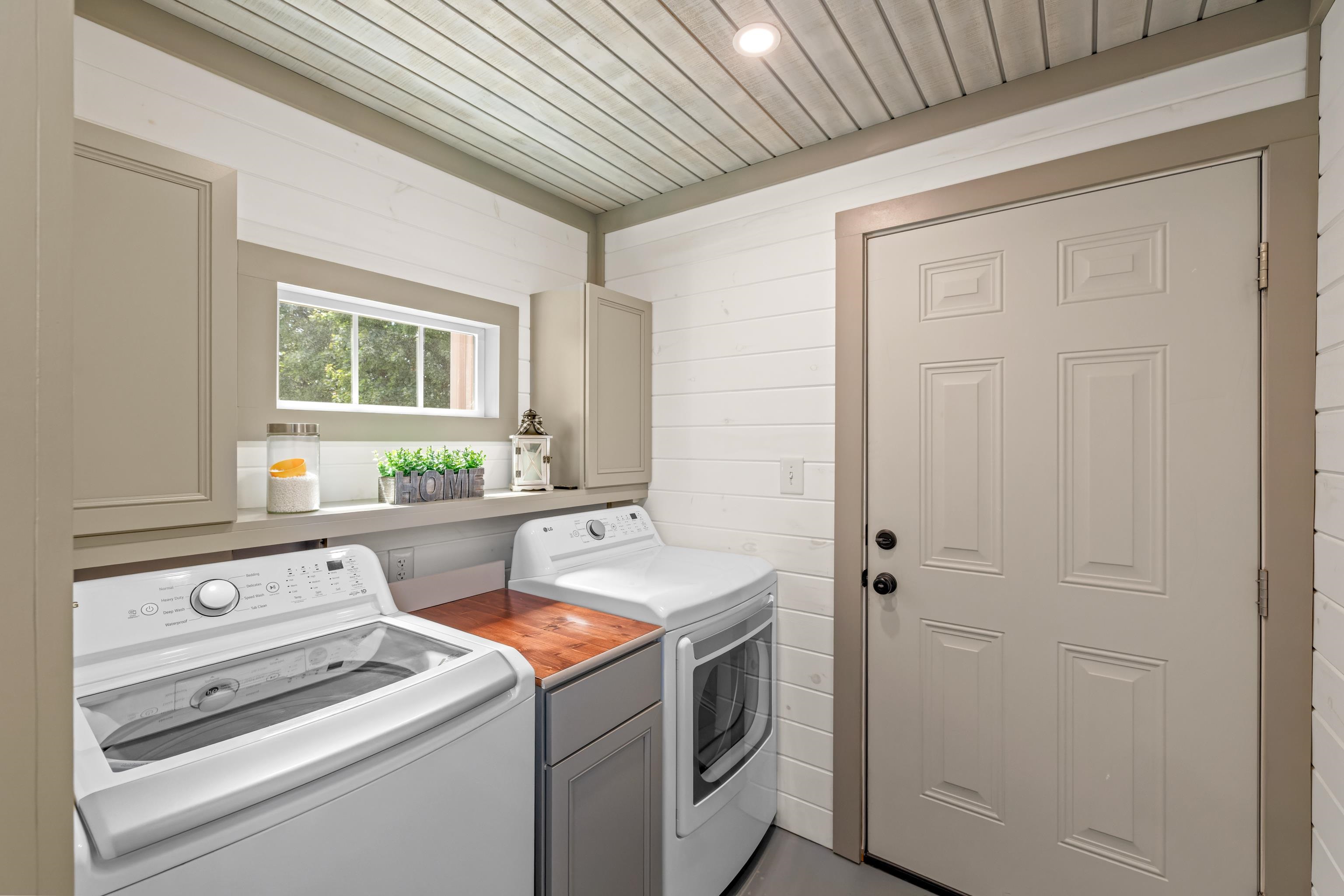1259 HOWARDSVILLE RD, STAUNTON, Virginia 24401, 4 Bedrooms Bedrooms, ,2 BathroomsBathrooms,Residential,1259 HOWARDSVILLE RD,681418 MLS # 681418 1259 HOWARDSVILLE RD, STAUNTON, Virginia 24401, 4 Bedrooms Bedrooms, ,2 BathroomsBathrooms,Residential,1259 HOWARDSVILLE RD,681418 MLS # 681418