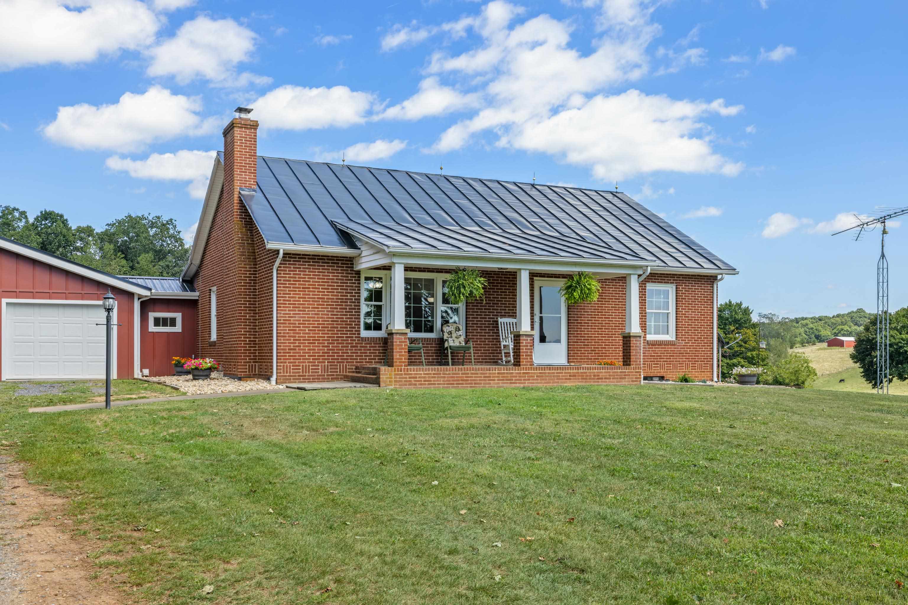 1259 HOWARDSVILLE RD, STAUNTON, Virginia 24401, 4 Bedrooms Bedrooms, ,2 BathroomsBathrooms,Residential,1259 HOWARDSVILLE RD,681418 MLS # 681418 1259 HOWARDSVILLE RD, STAUNTON, Virginia 24401, 4 Bedrooms Bedrooms, ,2 BathroomsBathrooms,Residential,1259 HOWARDSVILLE RD,681418 MLS # 681418