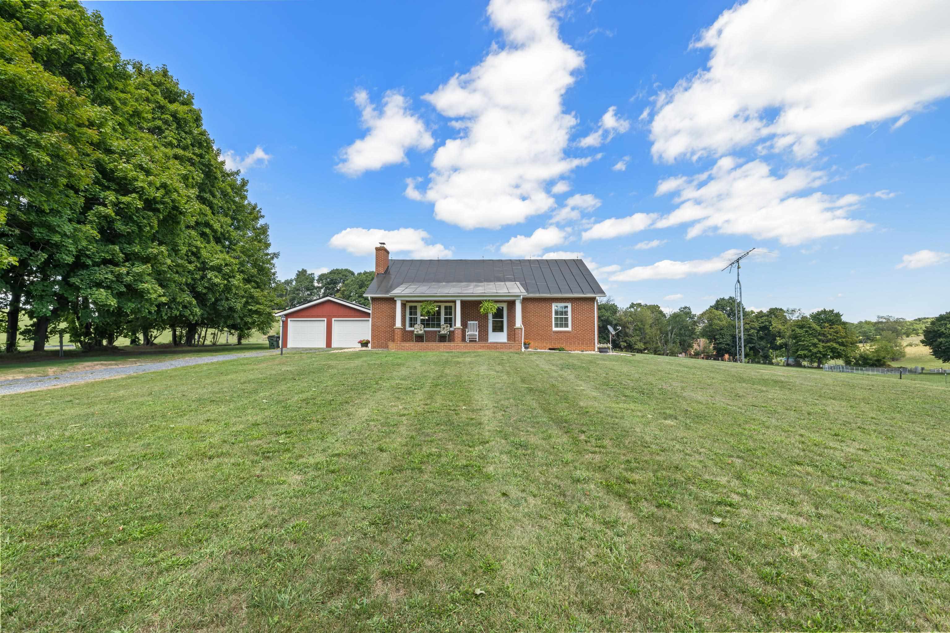 1259 HOWARDSVILLE RD, STAUNTON, Virginia 24401, 4 Bedrooms Bedrooms, ,2 BathroomsBathrooms,Residential,1259 HOWARDSVILLE RD,681418 MLS # 681418 1259 HOWARDSVILLE RD, STAUNTON, Virginia 24401, 4 Bedrooms Bedrooms, ,2 BathroomsBathrooms,Residential,1259 HOWARDSVILLE RD,681418 MLS # 681418