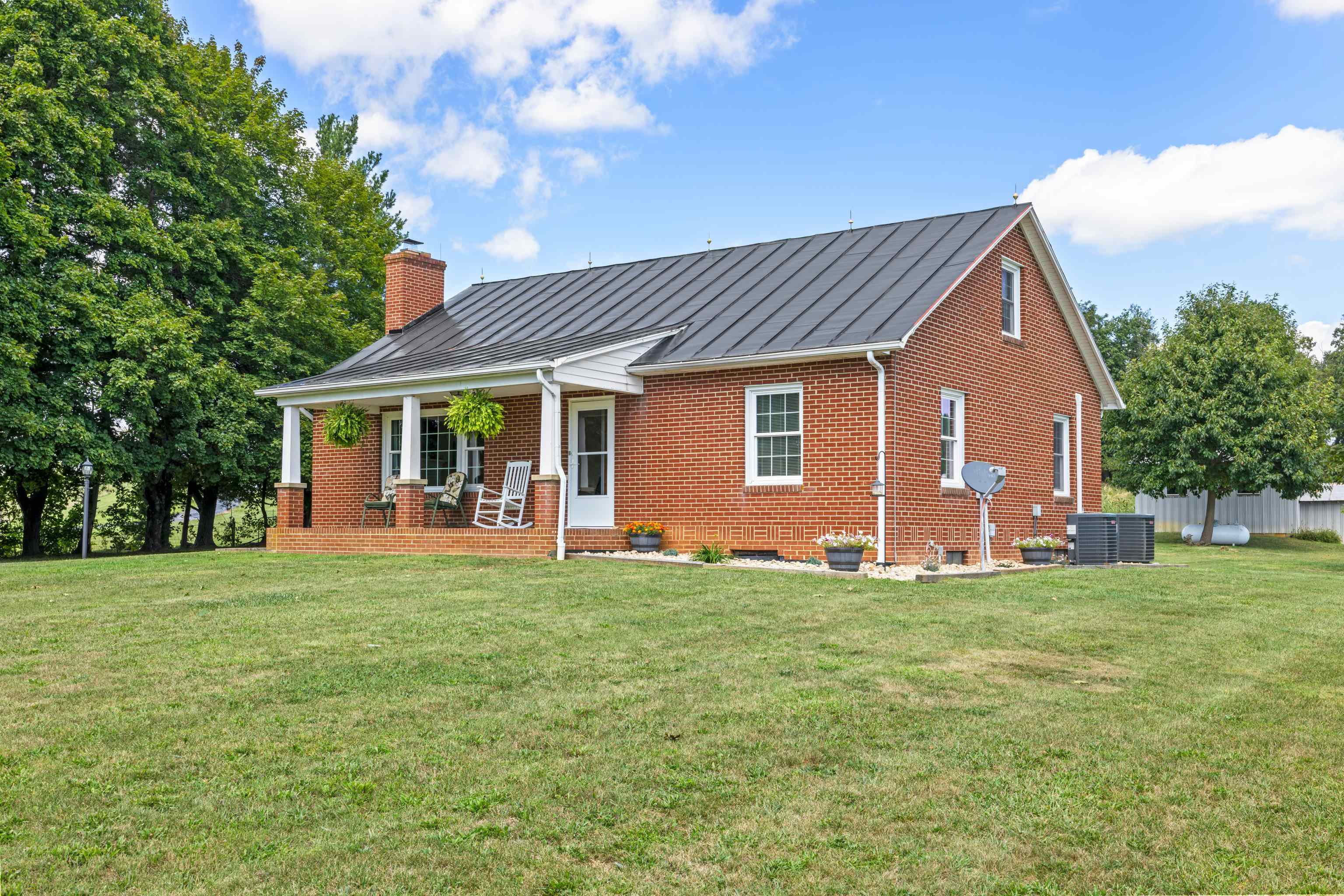 1259 HOWARDSVILLE RD, STAUNTON, Virginia 24401, 4 Bedrooms Bedrooms, ,2 BathroomsBathrooms,Residential,1259 HOWARDSVILLE RD,681418 MLS # 681418 1259 HOWARDSVILLE RD, STAUNTON, Virginia 24401, 4 Bedrooms Bedrooms, ,2 BathroomsBathrooms,Residential,1259 HOWARDSVILLE RD,681418 MLS # 681418