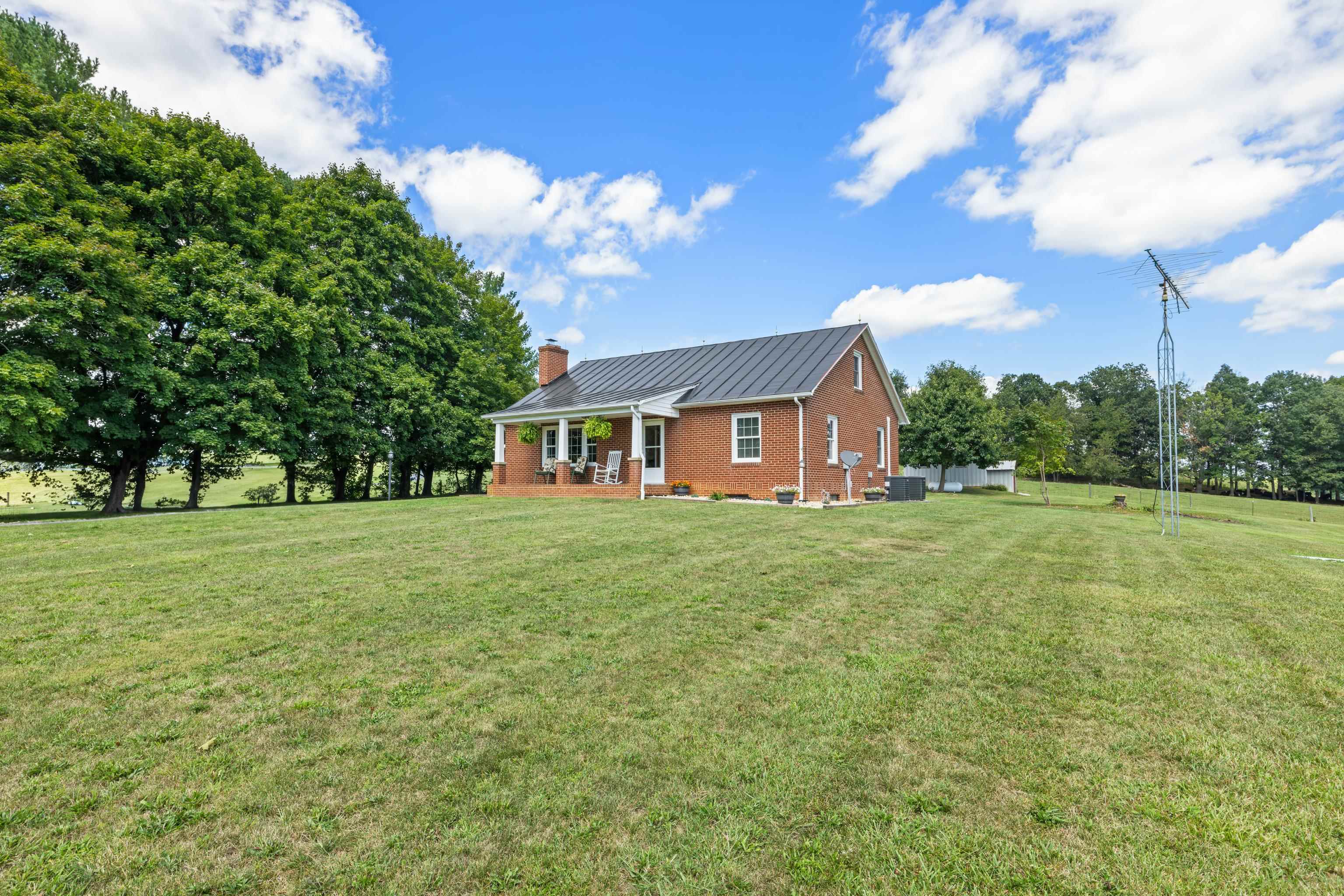 1259 HOWARDSVILLE RD, STAUNTON, Virginia 24401, 4 Bedrooms Bedrooms, ,2 BathroomsBathrooms,Residential,1259 HOWARDSVILLE RD,681418 MLS # 681418 1259 HOWARDSVILLE RD, STAUNTON, Virginia 24401, 4 Bedrooms Bedrooms, ,2 BathroomsBathrooms,Residential,1259 HOWARDSVILLE RD,681418 MLS # 681418