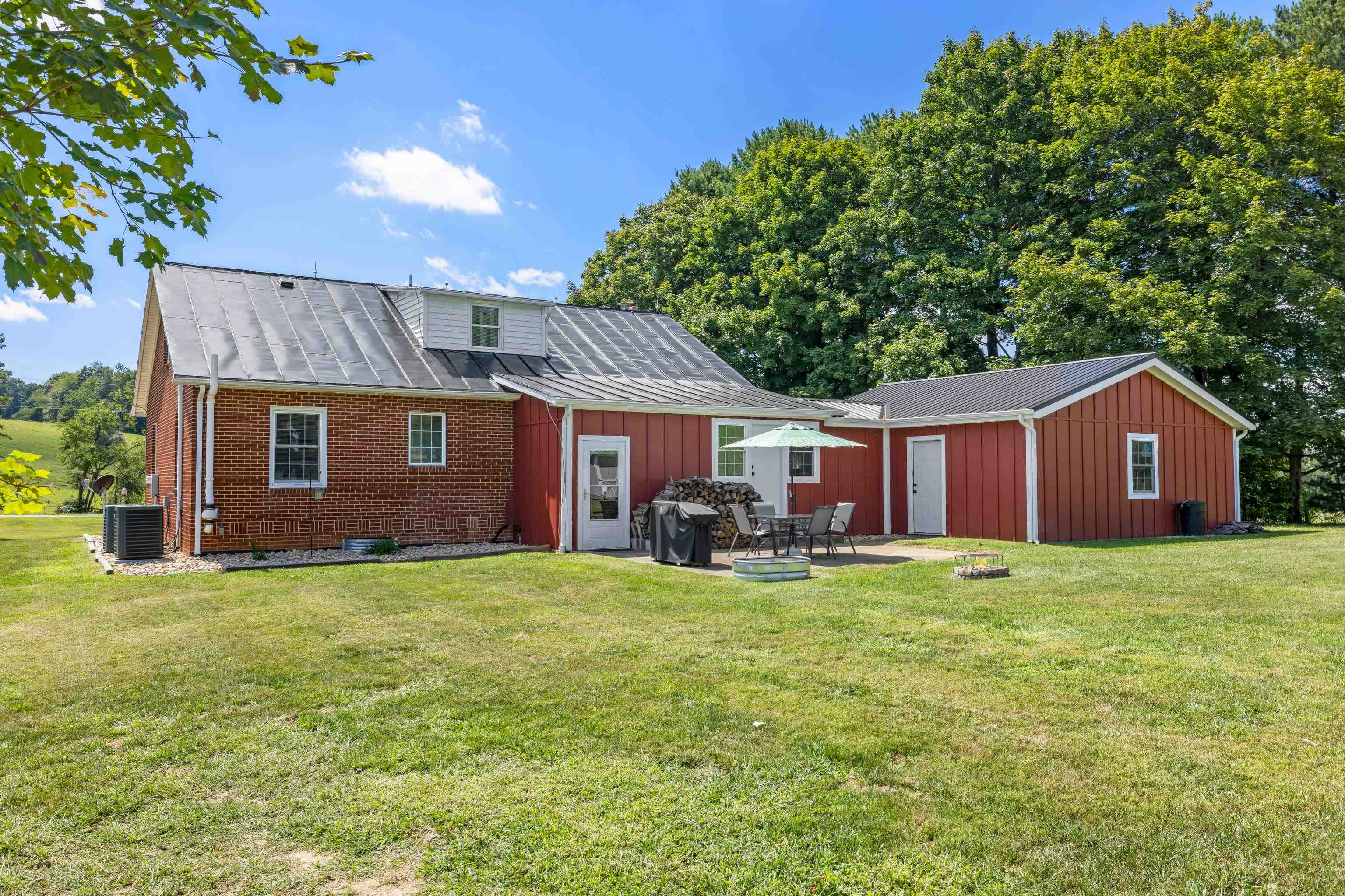 1259 HOWARDSVILLE RD, STAUNTON, Virginia 24401, 4 Bedrooms Bedrooms, ,2 BathroomsBathrooms,Residential,1259 HOWARDSVILLE RD,681418 MLS # 681418 1259 HOWARDSVILLE RD, STAUNTON, Virginia 24401, 4 Bedrooms Bedrooms, ,2 BathroomsBathrooms,Residential,1259 HOWARDSVILLE RD,681418 MLS # 681418