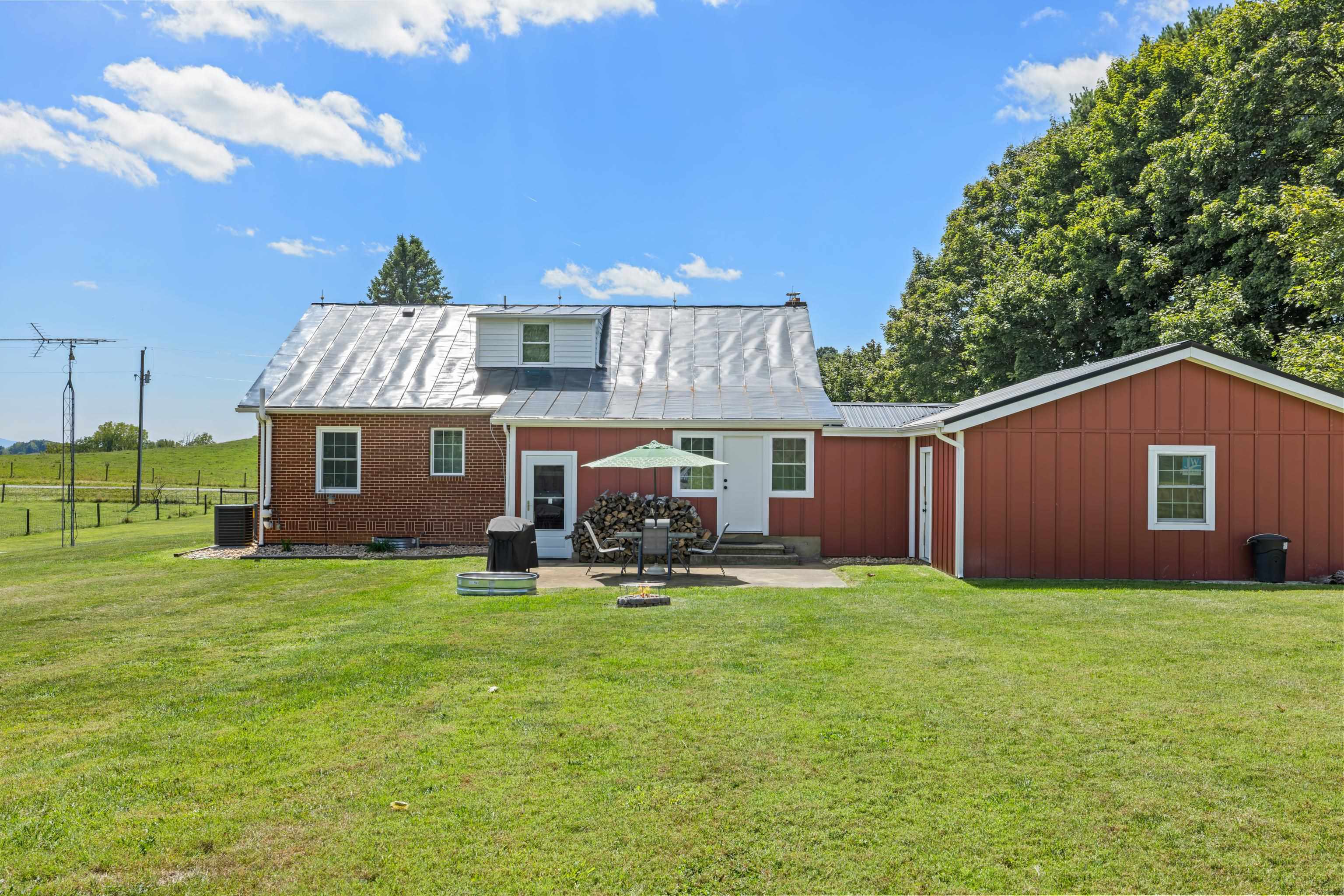 1259 HOWARDSVILLE RD, STAUNTON, Virginia 24401, 4 Bedrooms Bedrooms, ,2 BathroomsBathrooms,Residential,1259 HOWARDSVILLE RD,681418 MLS # 681418 1259 HOWARDSVILLE RD, STAUNTON, Virginia 24401, 4 Bedrooms Bedrooms, ,2 BathroomsBathrooms,Residential,1259 HOWARDSVILLE RD,681418 MLS # 681418