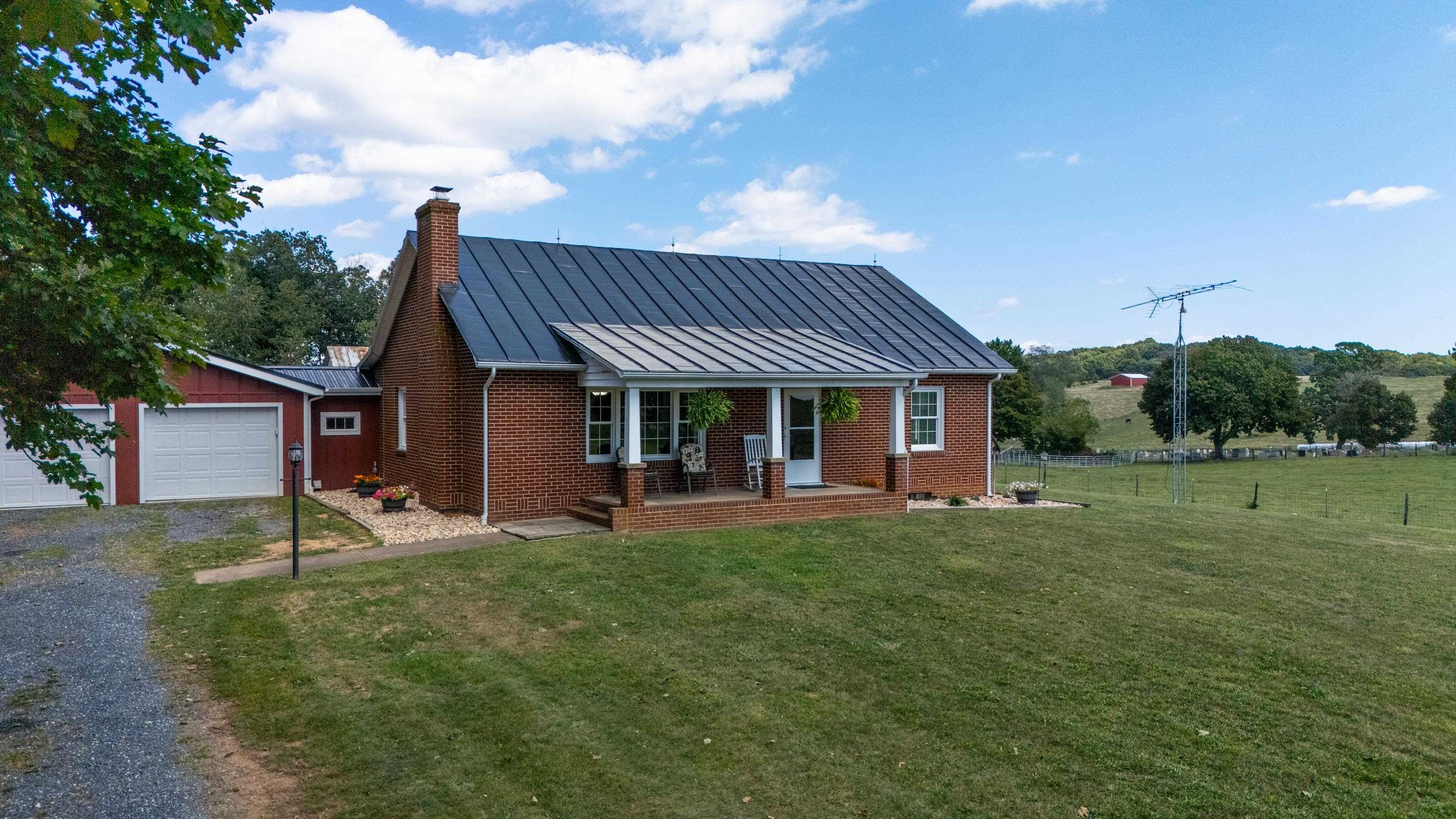 1259 HOWARDSVILLE RD, STAUNTON, Virginia 24401, 4 Bedrooms Bedrooms, ,2 BathroomsBathrooms,Residential,1259 HOWARDSVILLE RD,681418 MLS # 681418 1259 HOWARDSVILLE RD, STAUNTON, Virginia 24401, 4 Bedrooms Bedrooms, ,2 BathroomsBathrooms,Residential,1259 HOWARDSVILLE RD,681418 MLS # 681418