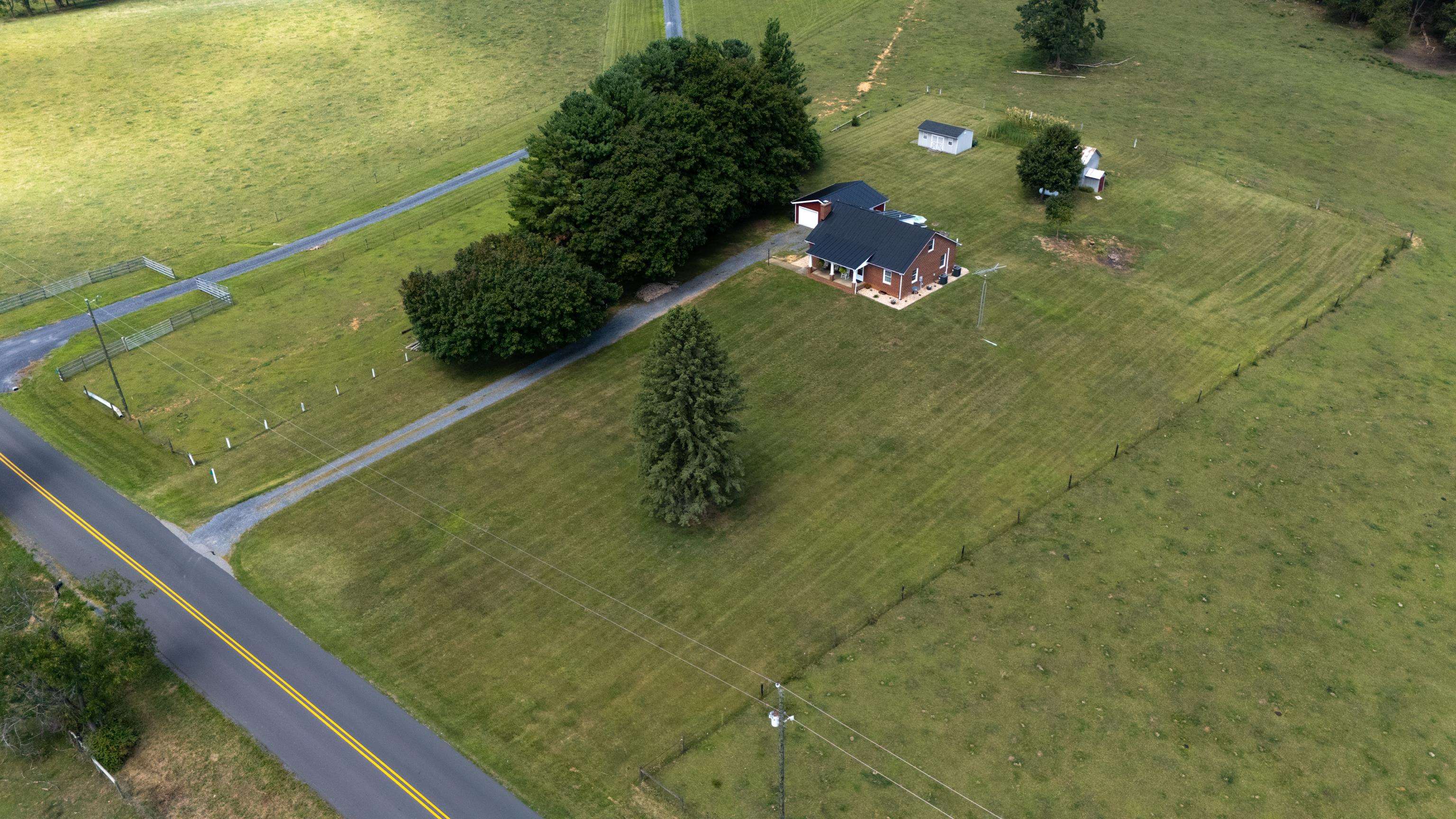 1259 HOWARDSVILLE RD, STAUNTON, Virginia 24401, 4 Bedrooms Bedrooms, ,2 BathroomsBathrooms,Residential,1259 HOWARDSVILLE RD,681418 MLS # 681418 1259 HOWARDSVILLE RD, STAUNTON, Virginia 24401, 4 Bedrooms Bedrooms, ,2 BathroomsBathrooms,Residential,1259 HOWARDSVILLE RD,681418 MLS # 681418