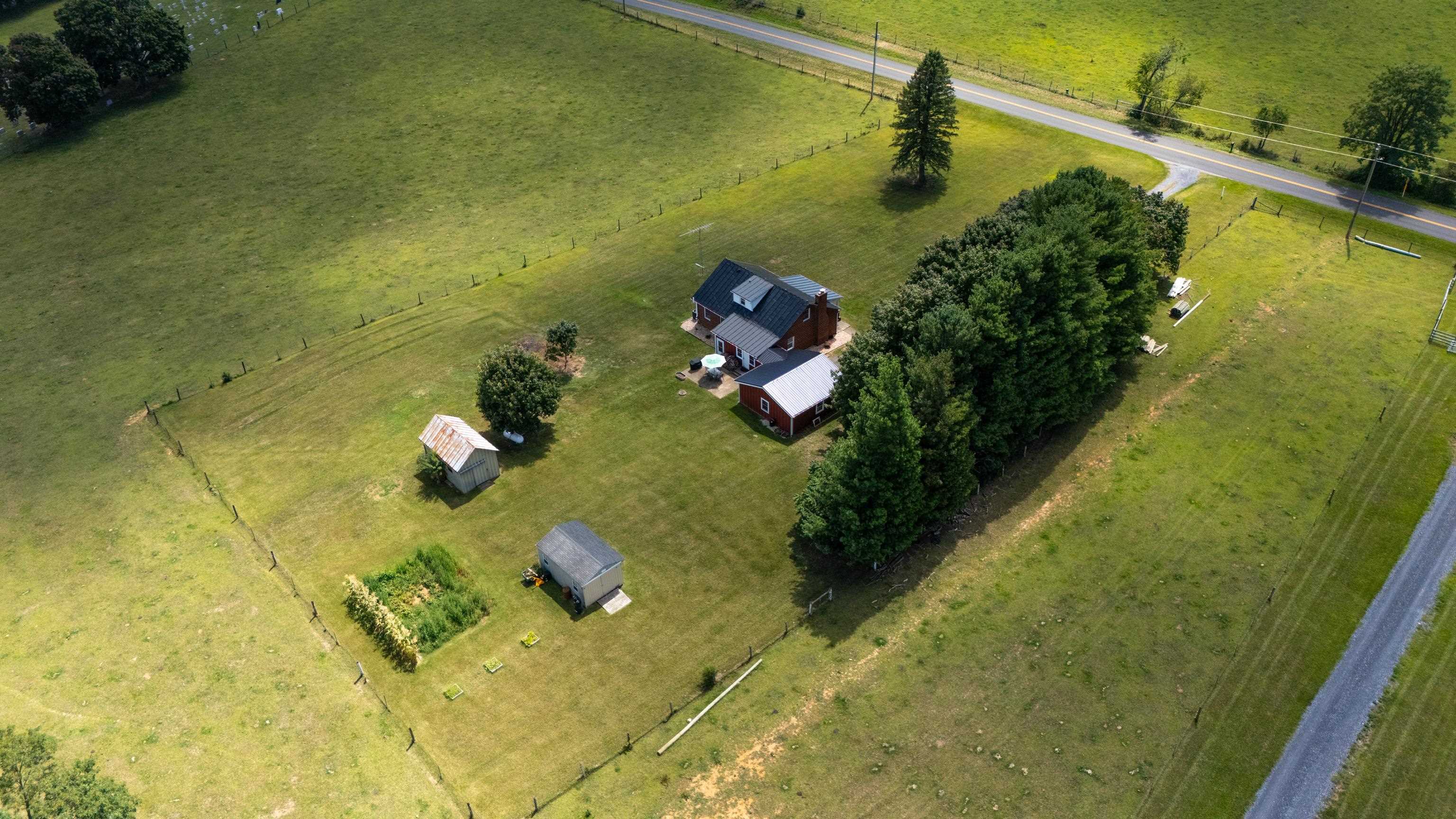 1259 HOWARDSVILLE RD, STAUNTON, Virginia 24401, 4 Bedrooms Bedrooms, ,2 BathroomsBathrooms,Residential,1259 HOWARDSVILLE RD,681418 MLS # 681418 1259 HOWARDSVILLE RD, STAUNTON, Virginia 24401, 4 Bedrooms Bedrooms, ,2 BathroomsBathrooms,Residential,1259 HOWARDSVILLE RD,681418 MLS # 681418