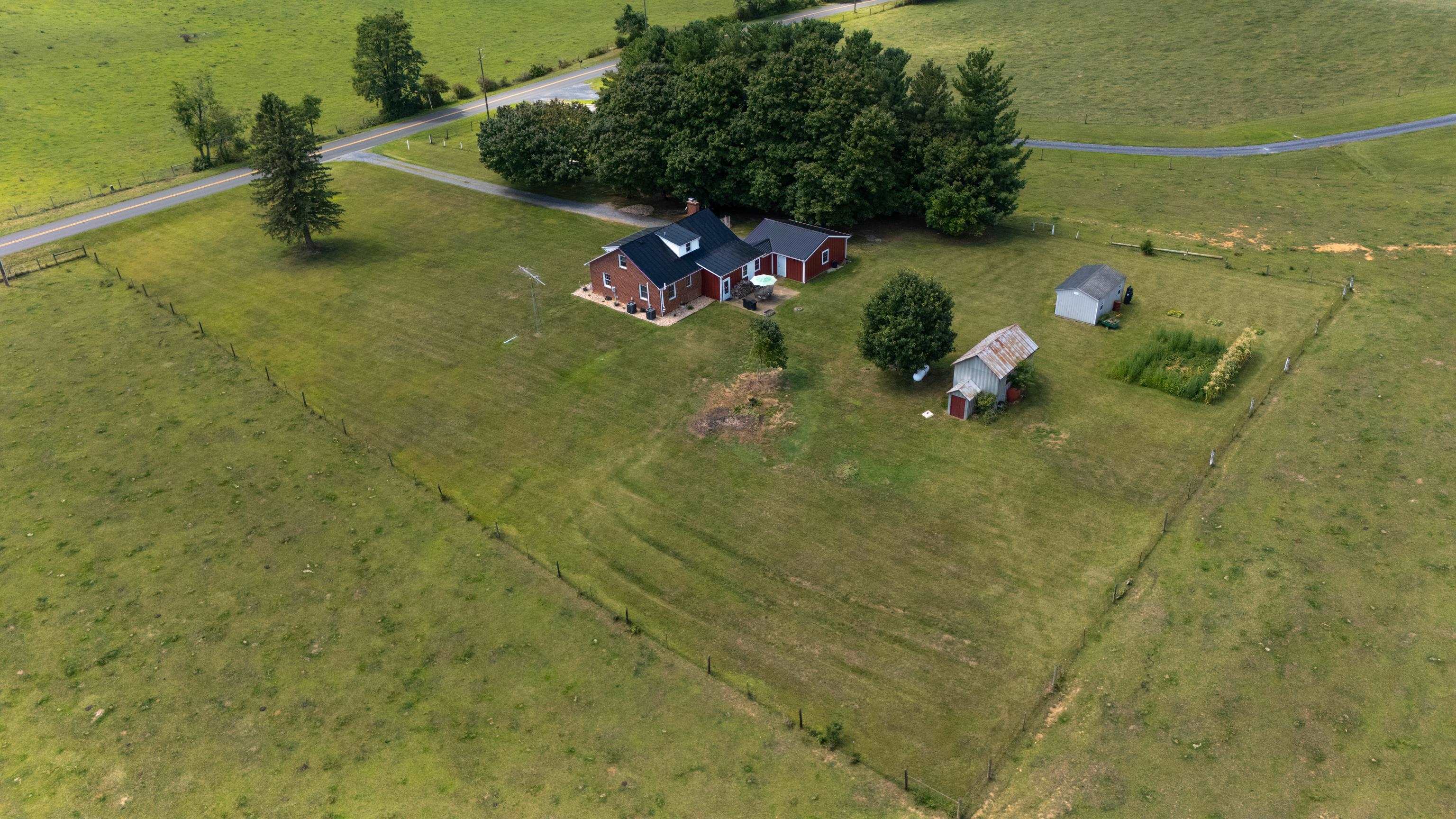 1259 HOWARDSVILLE RD, STAUNTON, Virginia 24401, 4 Bedrooms Bedrooms, ,2 BathroomsBathrooms,Residential,1259 HOWARDSVILLE RD,681418 MLS # 681418 1259 HOWARDSVILLE RD, STAUNTON, Virginia 24401, 4 Bedrooms Bedrooms, ,2 BathroomsBathrooms,Residential,1259 HOWARDSVILLE RD,681418 MLS # 681418