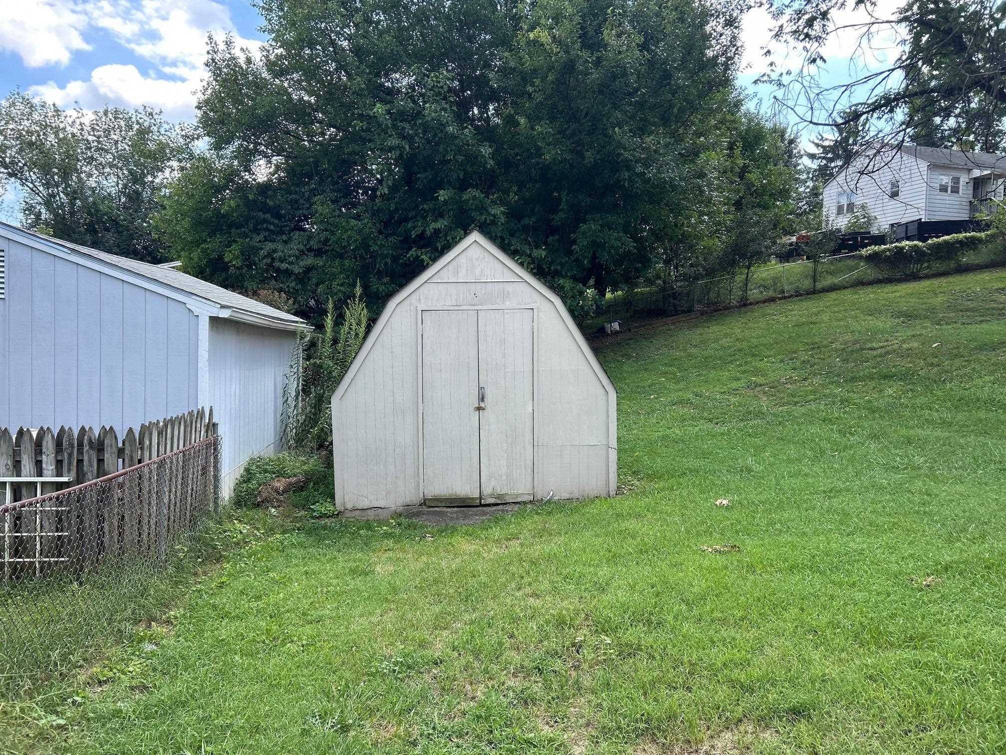 300 NORWOOD RD, STAUNTON, Virginia 24401, 3 Bedrooms Bedrooms, ,2 BathroomsBathrooms,Residential,300 NORWOOD RD,681444 MLS # 681444 300 NORWOOD RD, STAUNTON, Virginia 24401, 3 Bedrooms Bedrooms, ,2 BathroomsBathrooms,Residential,300 NORWOOD RD,681444 MLS # 681444