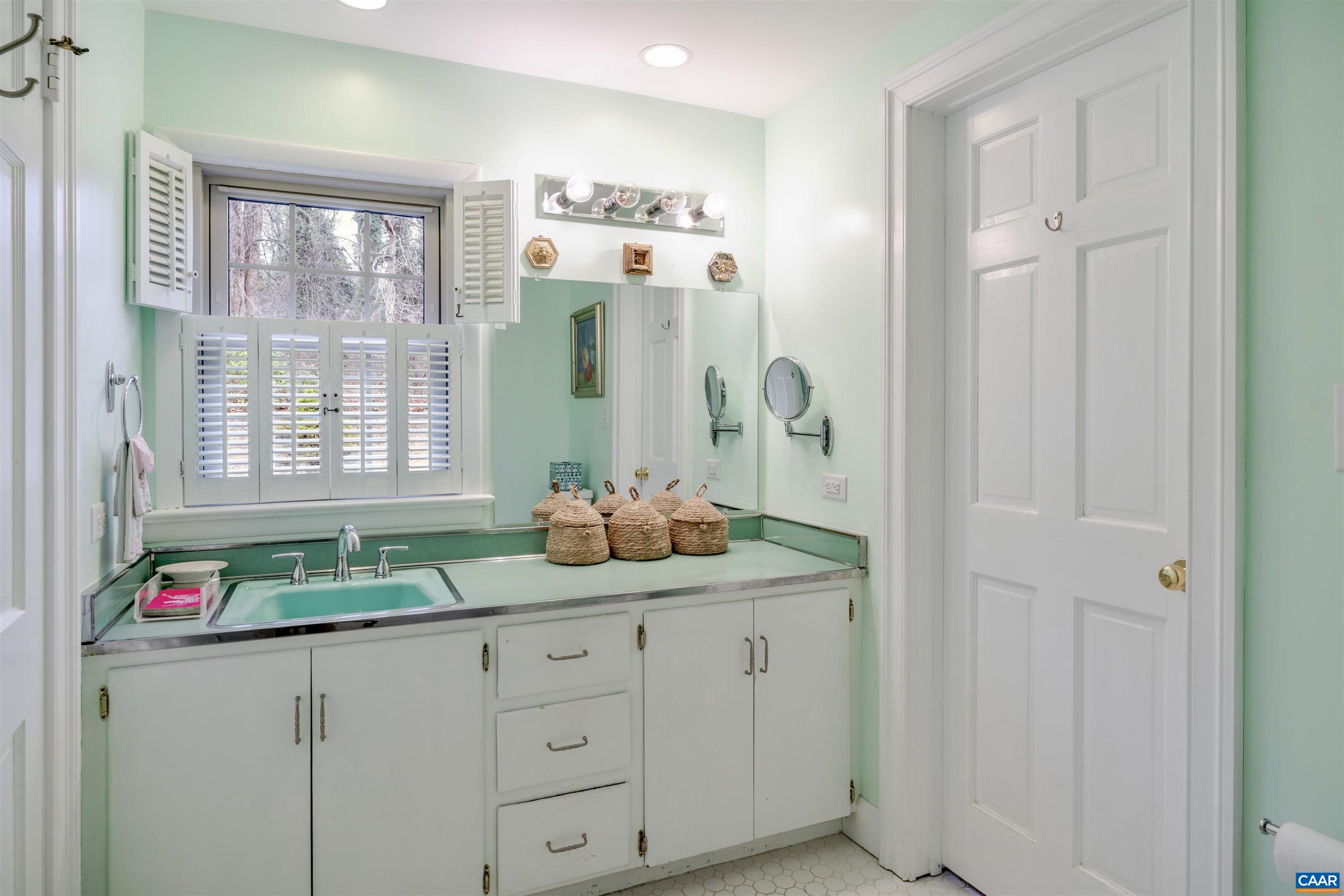 21 DEER PATH, CHARLOTTESVILLE, Virginia 22903, 5 Bedrooms Bedrooms, ,3 BathroomsBathrooms,Residential,21 DEER PATH,681306 MLS # 681306 21 DEER PATH, CHARLOTTESVILLE, Virginia 22903, 5 Bedrooms Bedrooms, ,3 BathroomsBathrooms,Residential,21 DEER PATH,681306 MLS # 681306