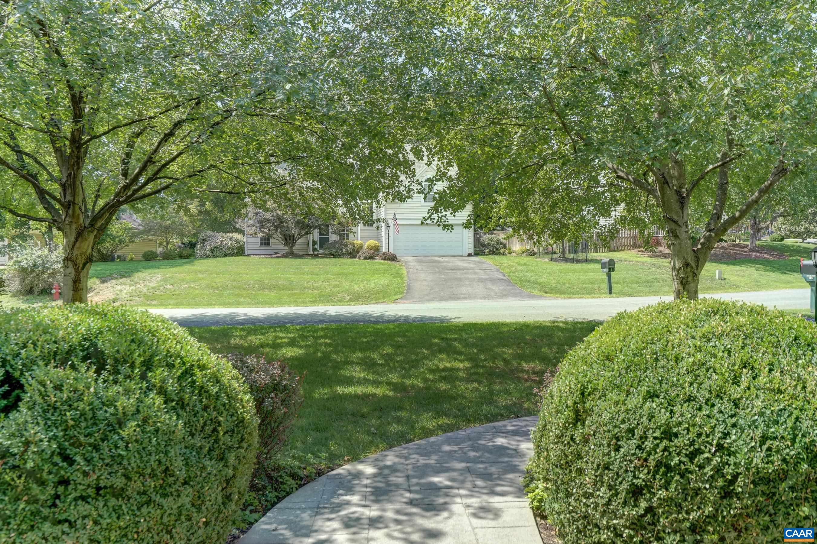 Lovely shaded yard. Lovely shaded yard.
