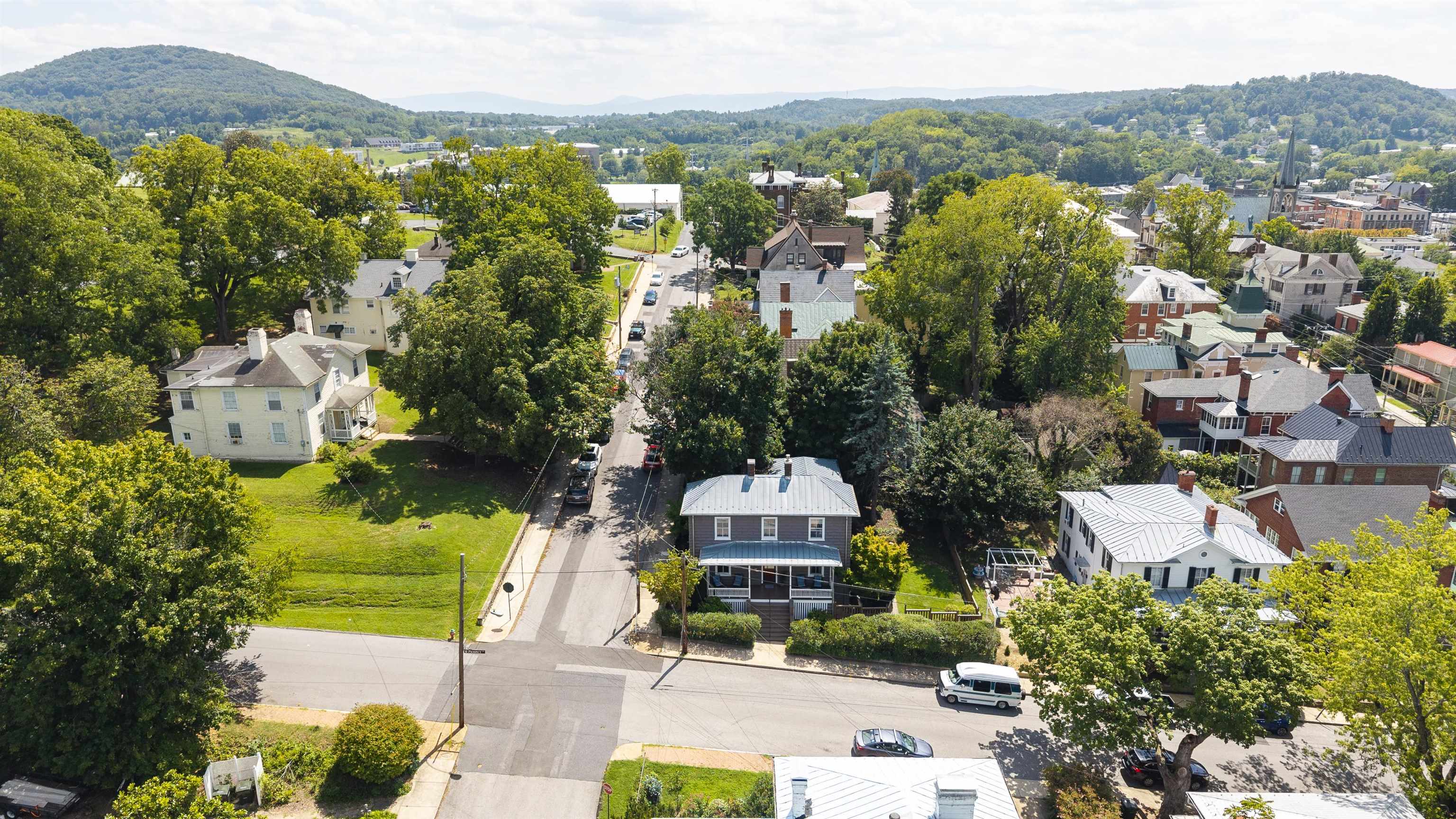 118 PROSPECT ST, STAUNTON, Virginia 24401, 3 Bedrooms Bedrooms, ,2 BathroomsBathrooms,Residential,118 PROSPECT ST,681446 MLS # 681446