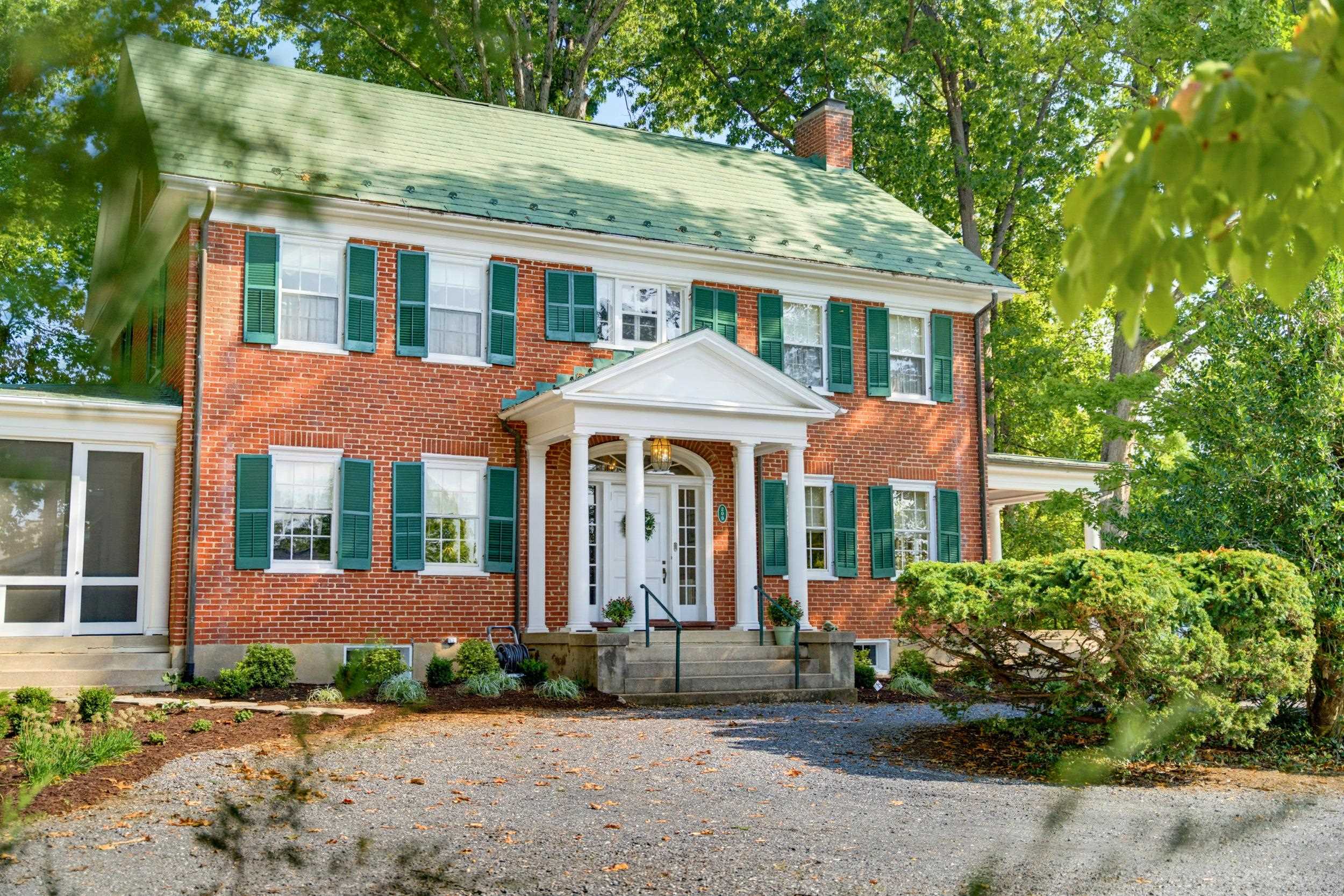 200 FOREST RIDGE RD, STAUNTON, Virginia 24401, 4 Bedrooms Bedrooms, ,2 BathroomsBathrooms,Residential,200 FOREST RIDGE RD,681456 MLS # 681456 200 FOREST RIDGE RD, STAUNTON, Virginia 24401, 4 Bedrooms Bedrooms, ,2 BathroomsBathrooms,Residential,200 FOREST RIDGE RD,681456 MLS # 681456