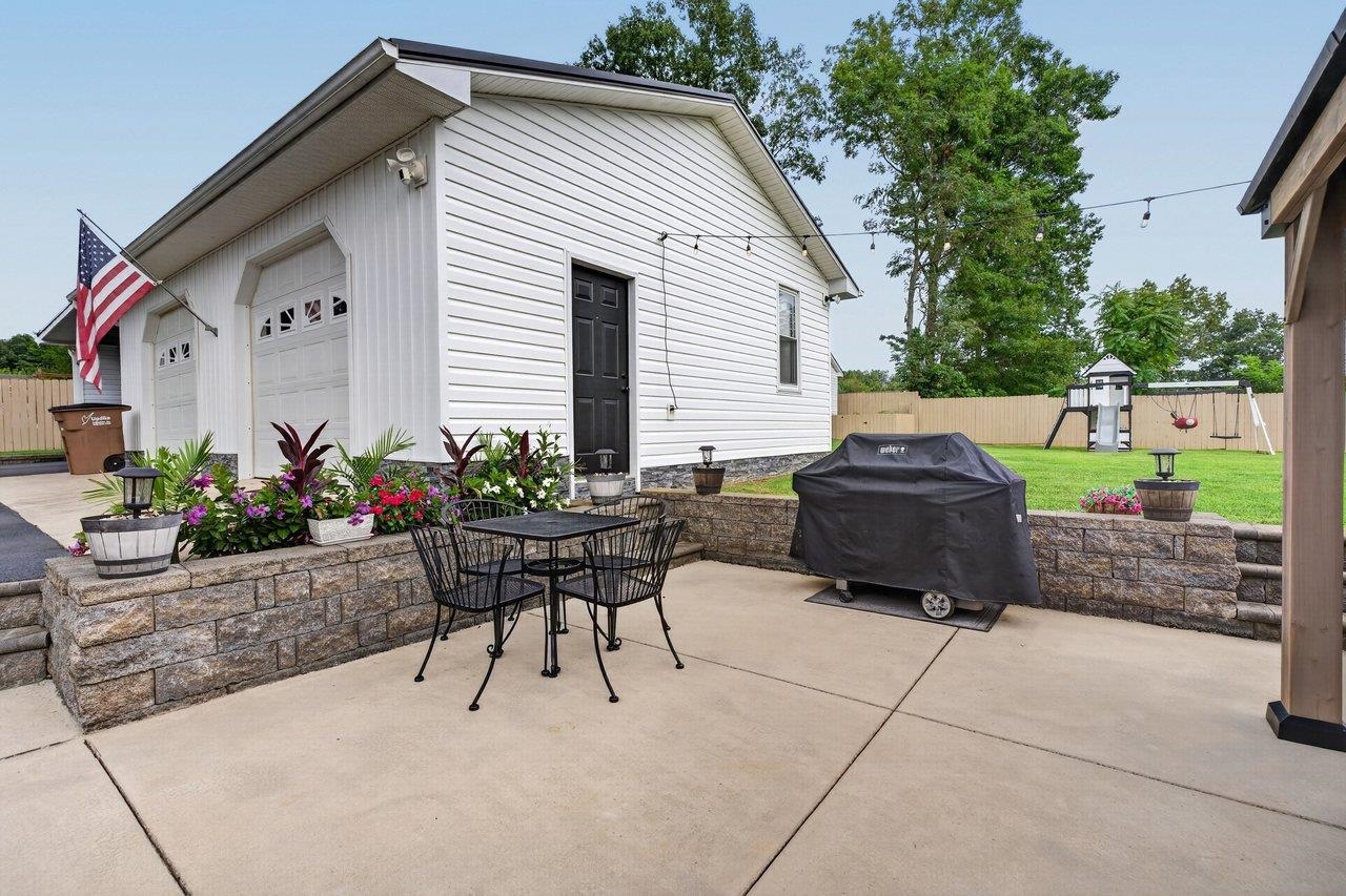 414 MASSANUTTEN AVE, SHENANDOAH, Virginia 22849, 2 Bedrooms Bedrooms, ,2 BathroomsBathrooms,Residential,414 MASSANUTTEN AVE,681464 MLS # 681464