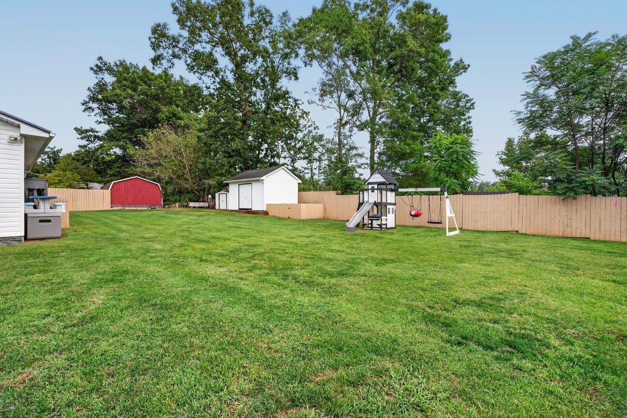 414 MASSANUTTEN AVE, SHENANDOAH, Virginia 22849, 2 Bedrooms Bedrooms, ,2 BathroomsBathrooms,Residential,414 MASSANUTTEN AVE,681464 MLS # 681464