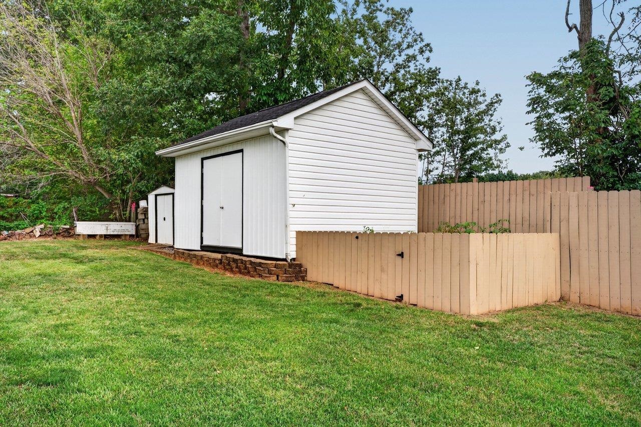 414 MASSANUTTEN AVE, SHENANDOAH, Virginia 22849, 2 Bedrooms Bedrooms, ,2 BathroomsBathrooms,Residential,414 MASSANUTTEN AVE,681464 MLS # 681464