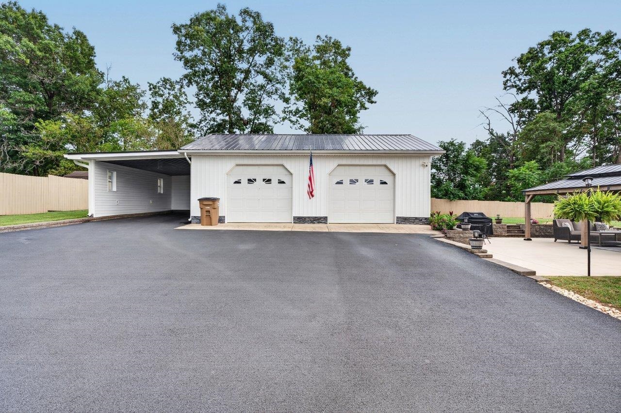 414 MASSANUTTEN AVE, SHENANDOAH, Virginia 22849, 2 Bedrooms Bedrooms, ,2 BathroomsBathrooms,Residential,414 MASSANUTTEN AVE,681464 MLS # 681464